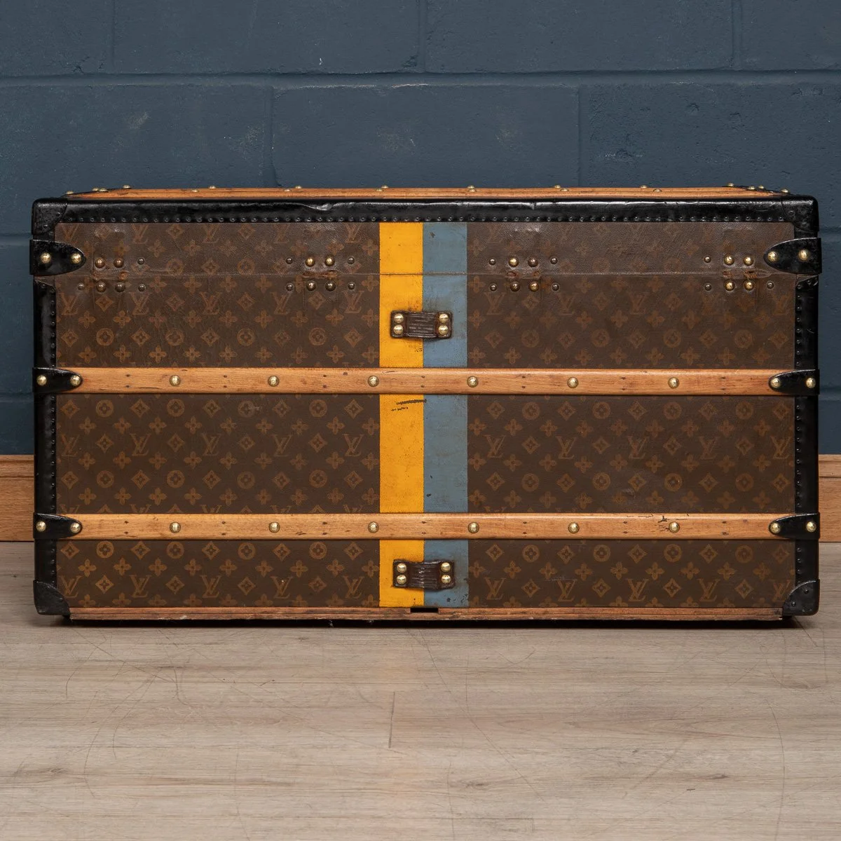 Pushkin Antiques - ANTIQUE 20thC LOUIS VUITTON COURIER TRUNK IN MONOGRAM CANVAS, PARIS c.1930 - 07.jpg