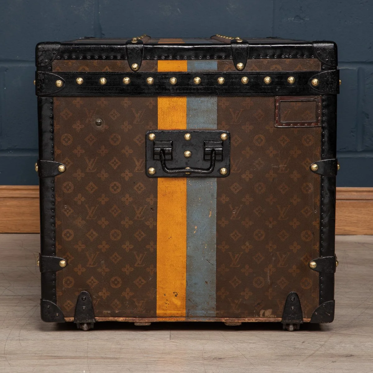 Pushkin Antiques - ANTIQUE 20thC LOUIS VUITTON COURIER TRUNK IN MONOGRAM CANVAS, PARIS c.1930 - 08.jpg
