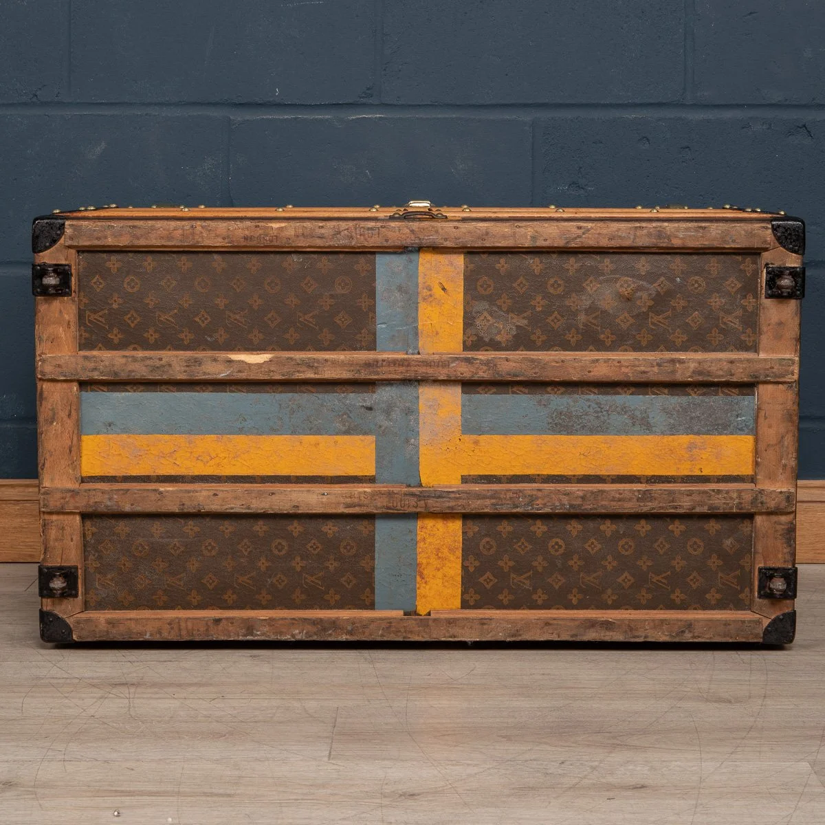 Pushkin Antiques - ANTIQUE 20thC LOUIS VUITTON COURIER TRUNK IN MONOGRAM CANVAS, PARIS c.1930 - 09.jpg