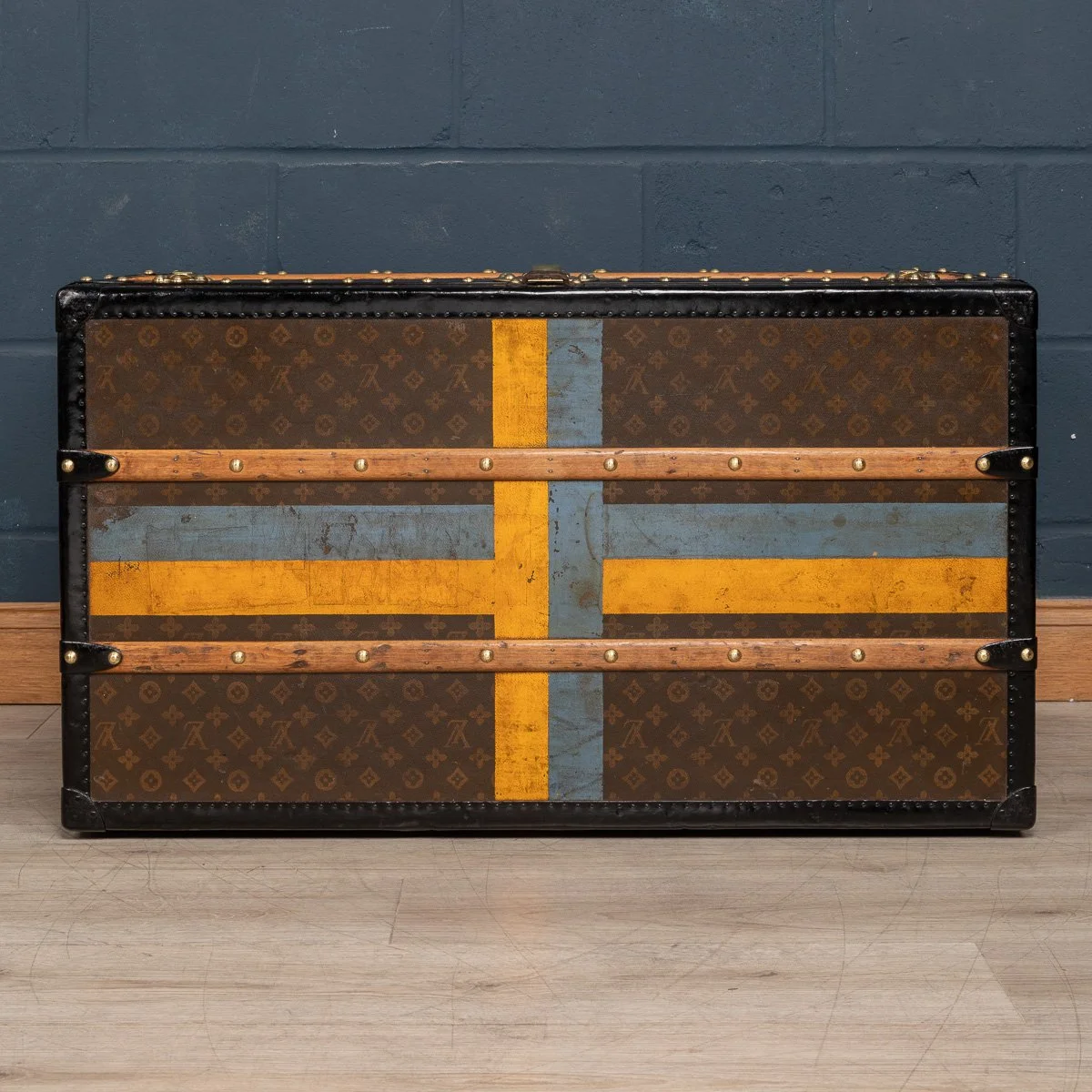 Pushkin Antiques - ANTIQUE 20thC LOUIS VUITTON COURIER TRUNK IN MONOGRAM CANVAS, PARIS c.1930 - 10.jpg