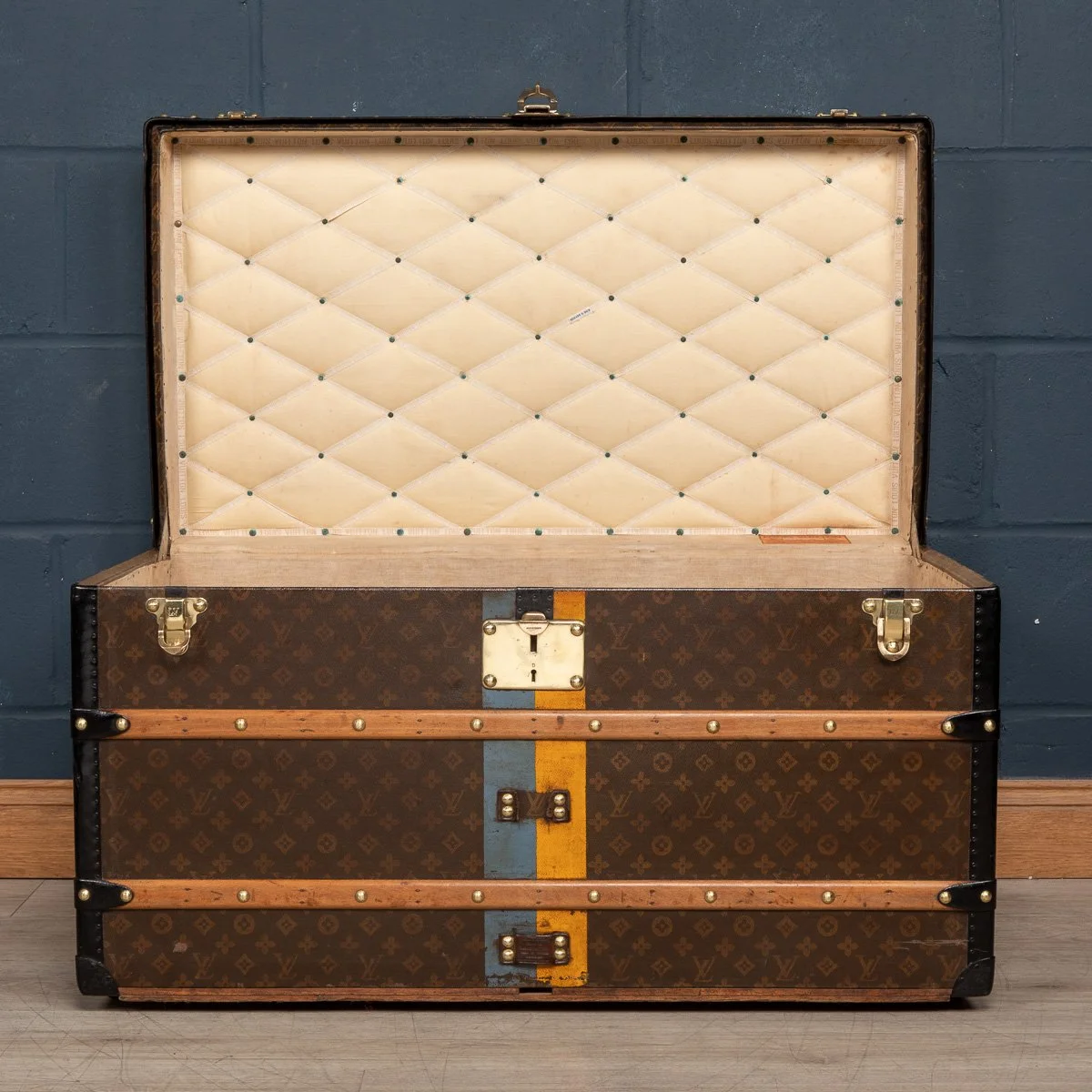 Pushkin Antiques - ANTIQUE 20thC LOUIS VUITTON COURIER TRUNK IN MONOGRAM CANVAS, PARIS c.1930 - 11.jpg
