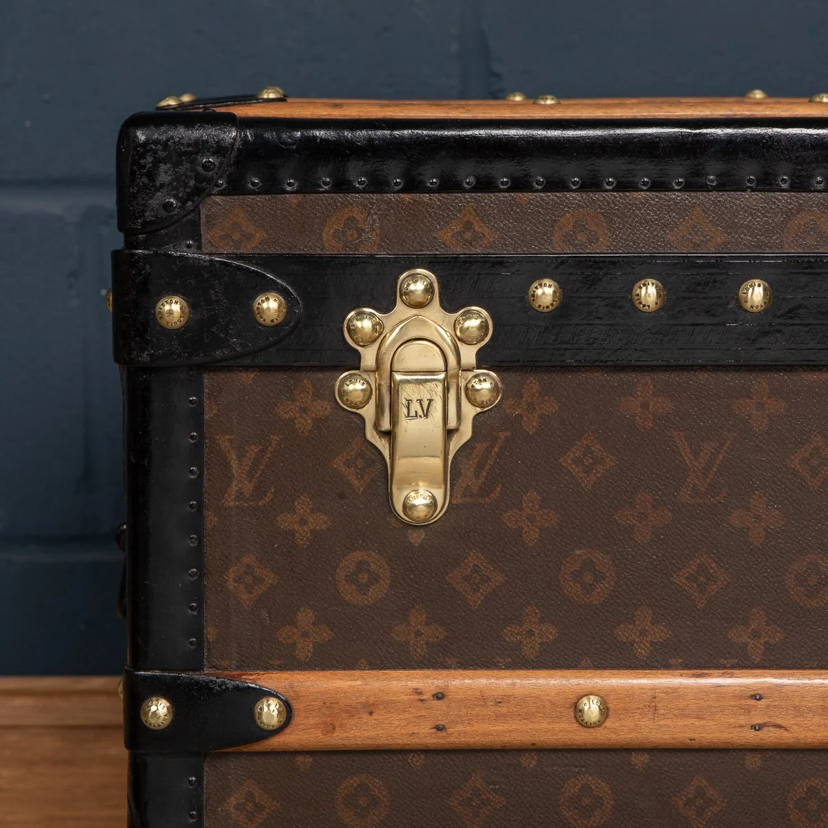 Pushkin Antiques - ANTIQUE 20thC LOUIS VUITTON COURIER TRUNK IN MONOGRAM CANVAS, PARIS c.1930 - 21.jpg