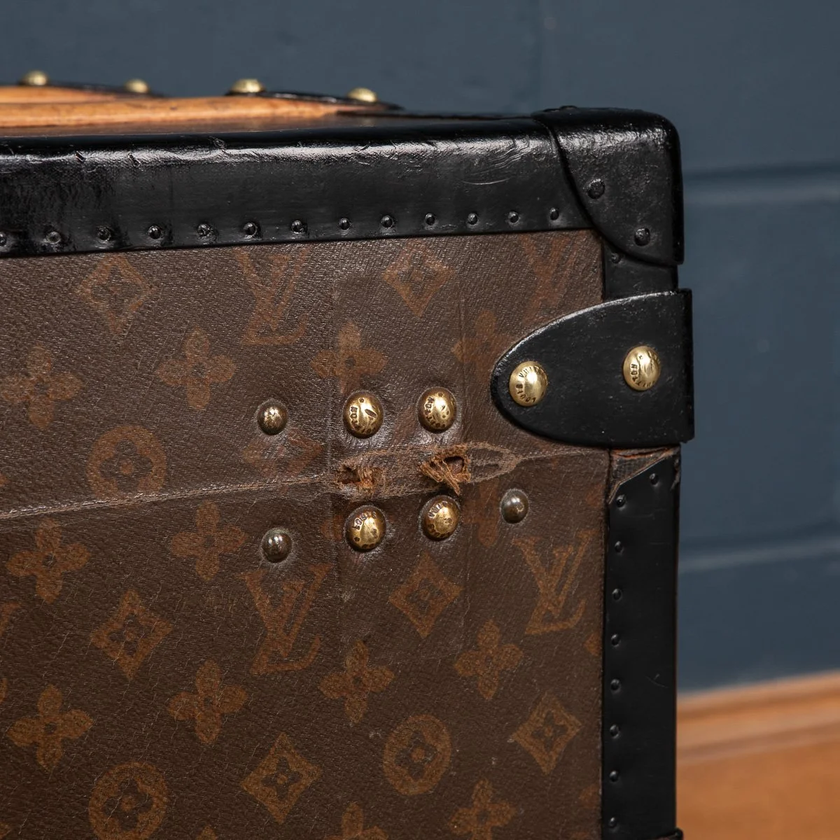 Pushkin Antiques - ANTIQUE 20thC LOUIS VUITTON COURIER TRUNK IN MONOGRAM CANVAS, PARIS c.1930 - 22.jpg