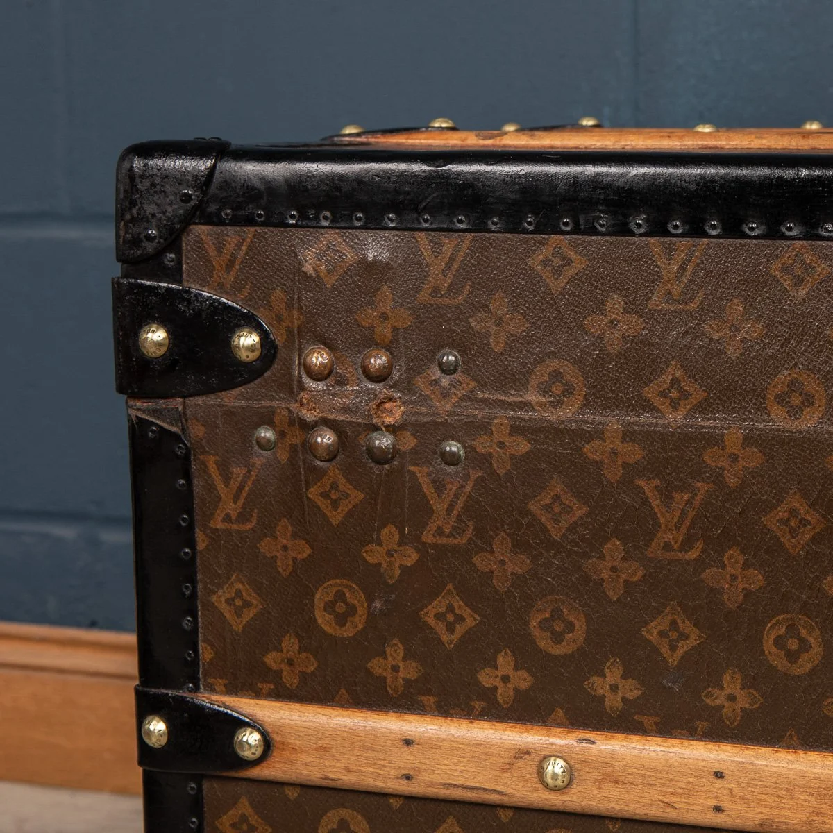 Pushkin Antiques - ANTIQUE 20thC LOUIS VUITTON COURIER TRUNK IN MONOGRAM CANVAS, PARIS c.1930 - 23.jpg