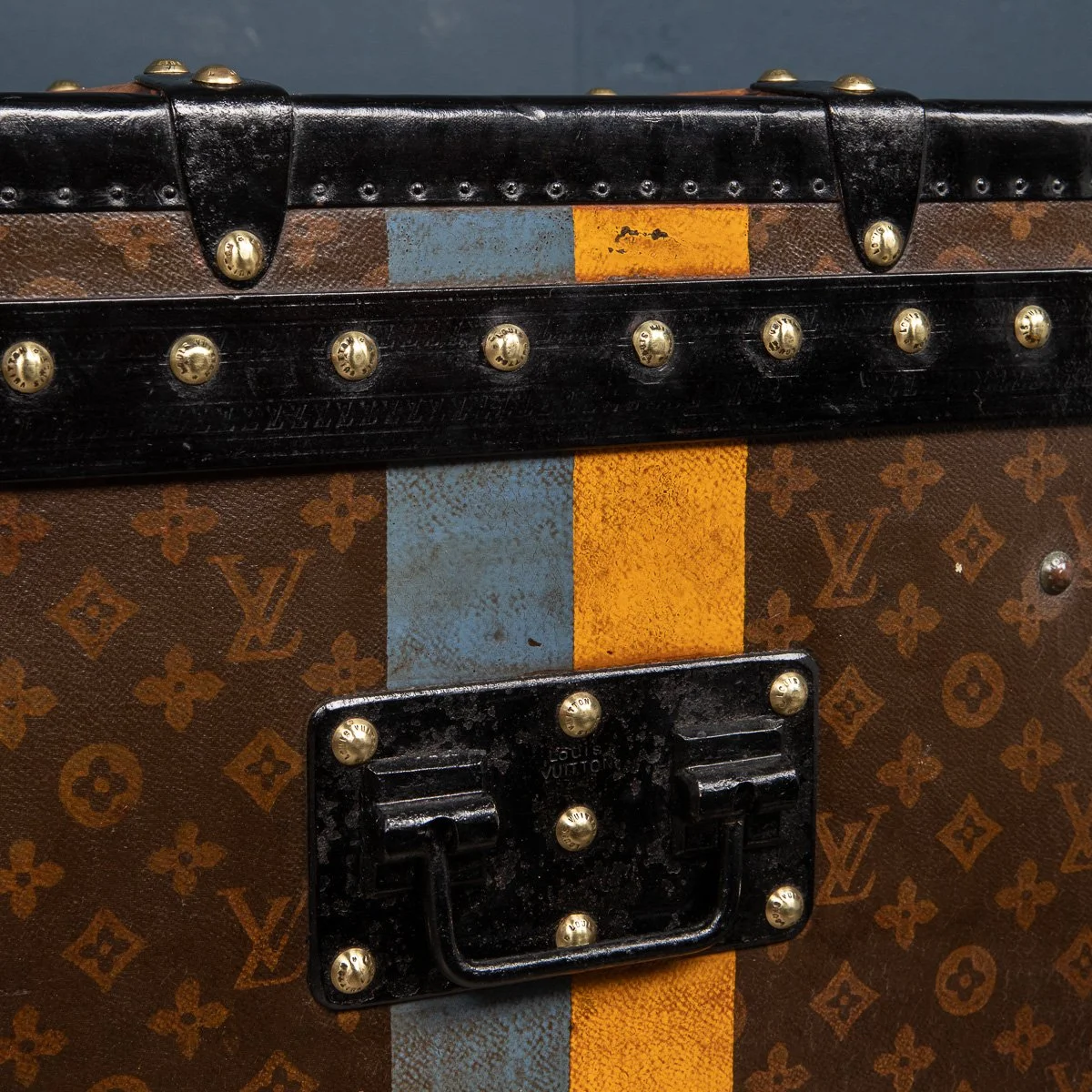 Pushkin Antiques - ANTIQUE 20thC LOUIS VUITTON COURIER TRUNK IN MONOGRAM CANVAS, PARIS c.1930 - 26.jpg