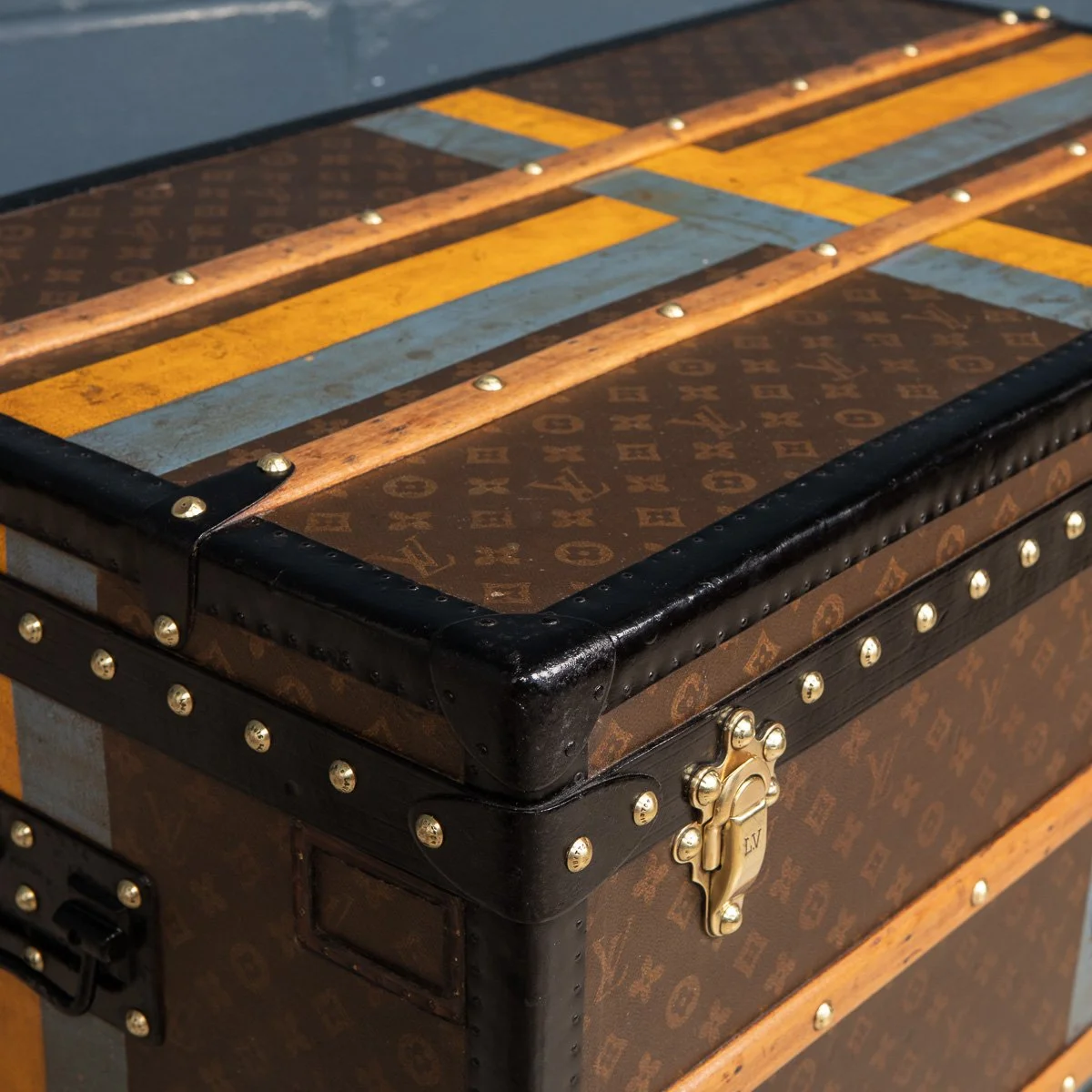 Pushkin Antiques - ANTIQUE 20thC LOUIS VUITTON COURIER TRUNK IN MONOGRAM CANVAS, PARIS c.1930 - 27.jpg