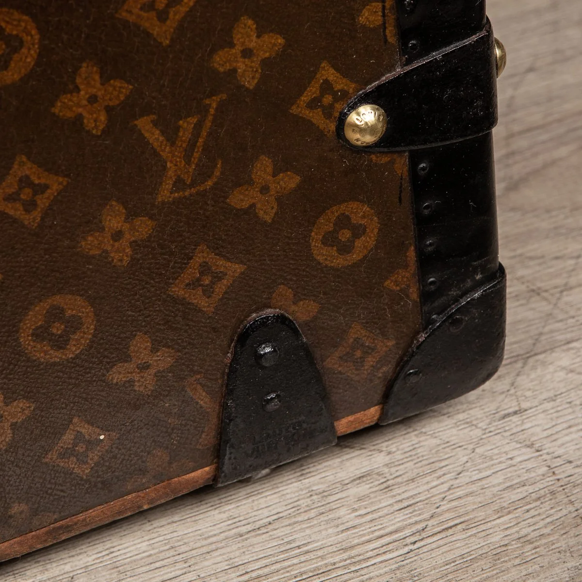 Pushkin Antiques - ANTIQUE 20thC LOUIS VUITTON COURIER TRUNK IN MONOGRAM CANVAS, PARIS c.1930 - 33.jpg