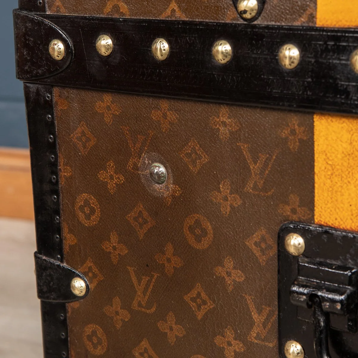 Pushkin Antiques - ANTIQUE 20thC LOUIS VUITTON COURIER TRUNK IN MONOGRAM CANVAS, PARIS c.1930 - 34.jpg