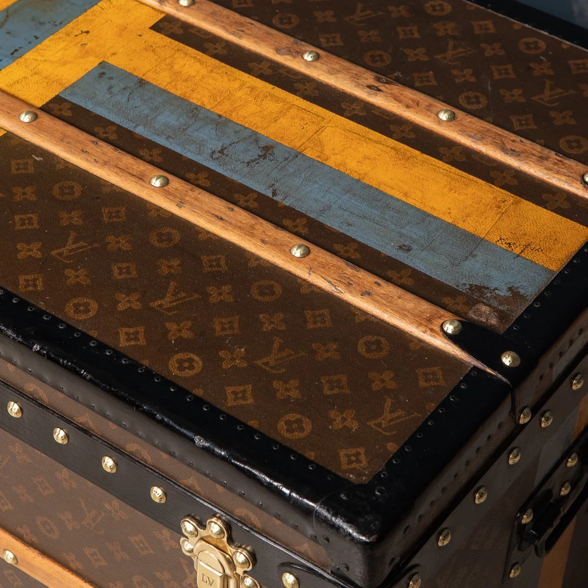 Pushkin Antiques - ANTIQUE 20thC LOUIS VUITTON COURIER TRUNK IN MONOGRAM CANVAS, PARIS c.1930 - 35.jpg