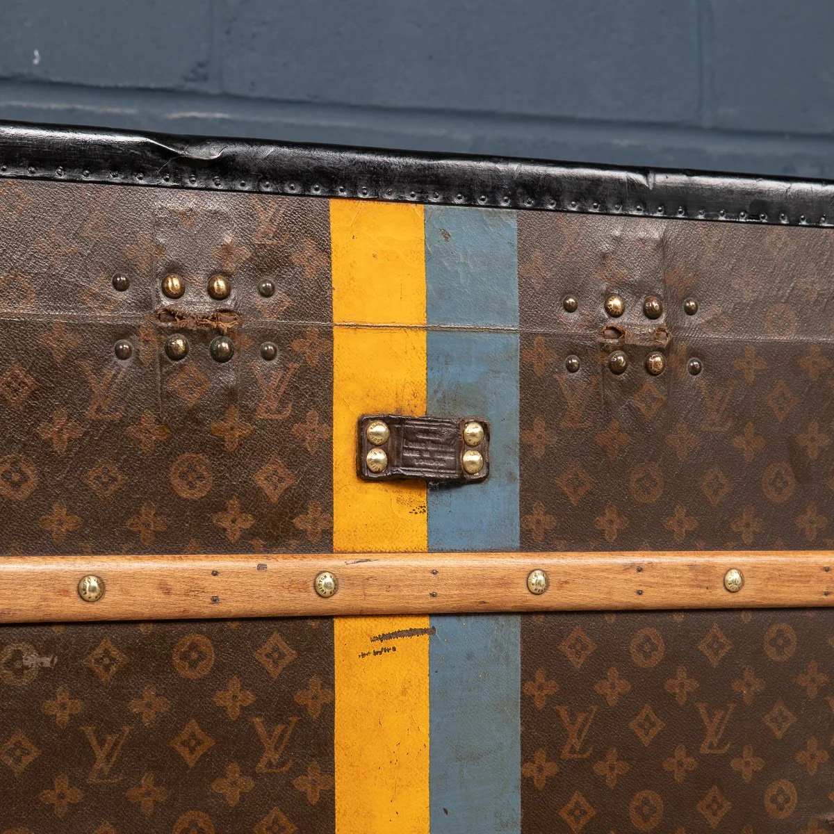 Pushkin Antiques - ANTIQUE 20thC LOUIS VUITTON COURIER TRUNK IN MONOGRAM CANVAS, PARIS c.1930 - 39.jpg