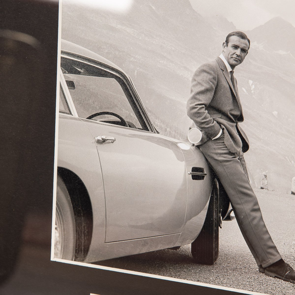 JAMES BOND 007 SEAN CONNERY ASTON MARTIN DB5 FRAMED PHOTOGRAPH WITH ...