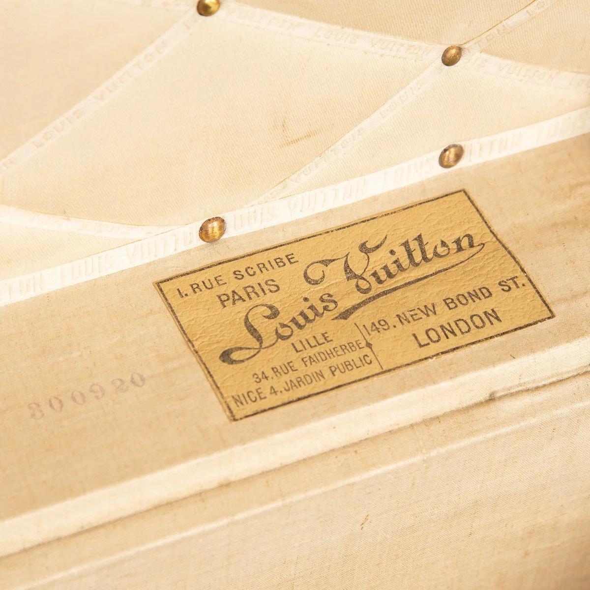PUSHKIN ANTIQUES - STUNNING 20thC LOUIS VUITTON CABIN TRUNK IN MONOGRAM CANVAS, PARIS c.1930 - 09.jpg