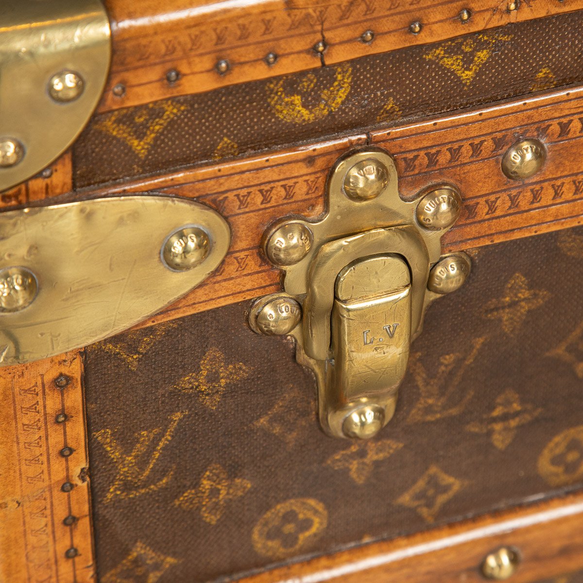 PUSHKIN ANTIQUES - STUNNING 20thC LOUIS VUITTON CABIN TRUNK IN MONOGRAM CANVAS, PARIS c.1930 - 16.jpg