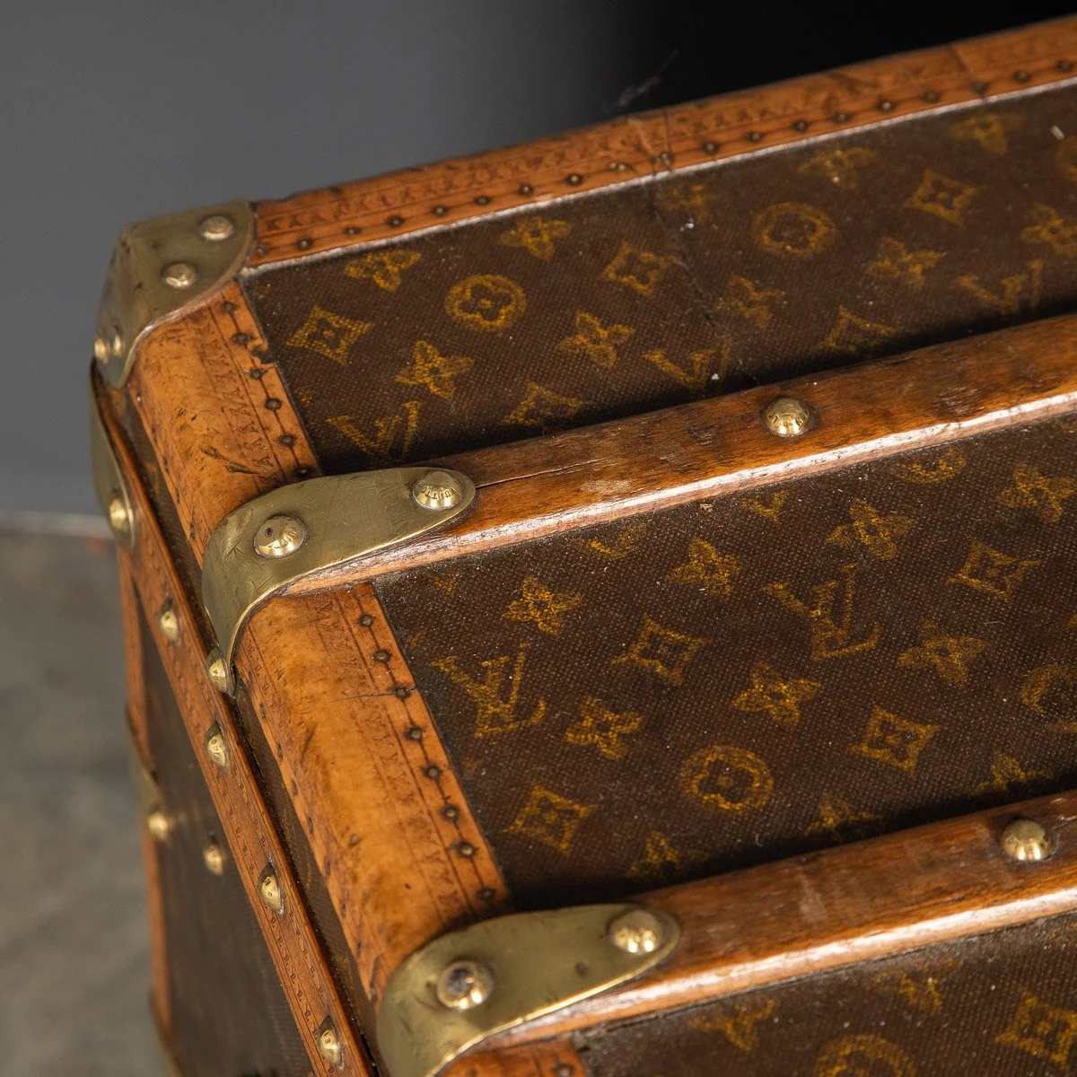 PUSHKIN ANTIQUES - STUNNING 20thC LOUIS VUITTON CABIN TRUNK IN MONOGRAM CANVAS, PARIS c.1930 - 23.jpg
