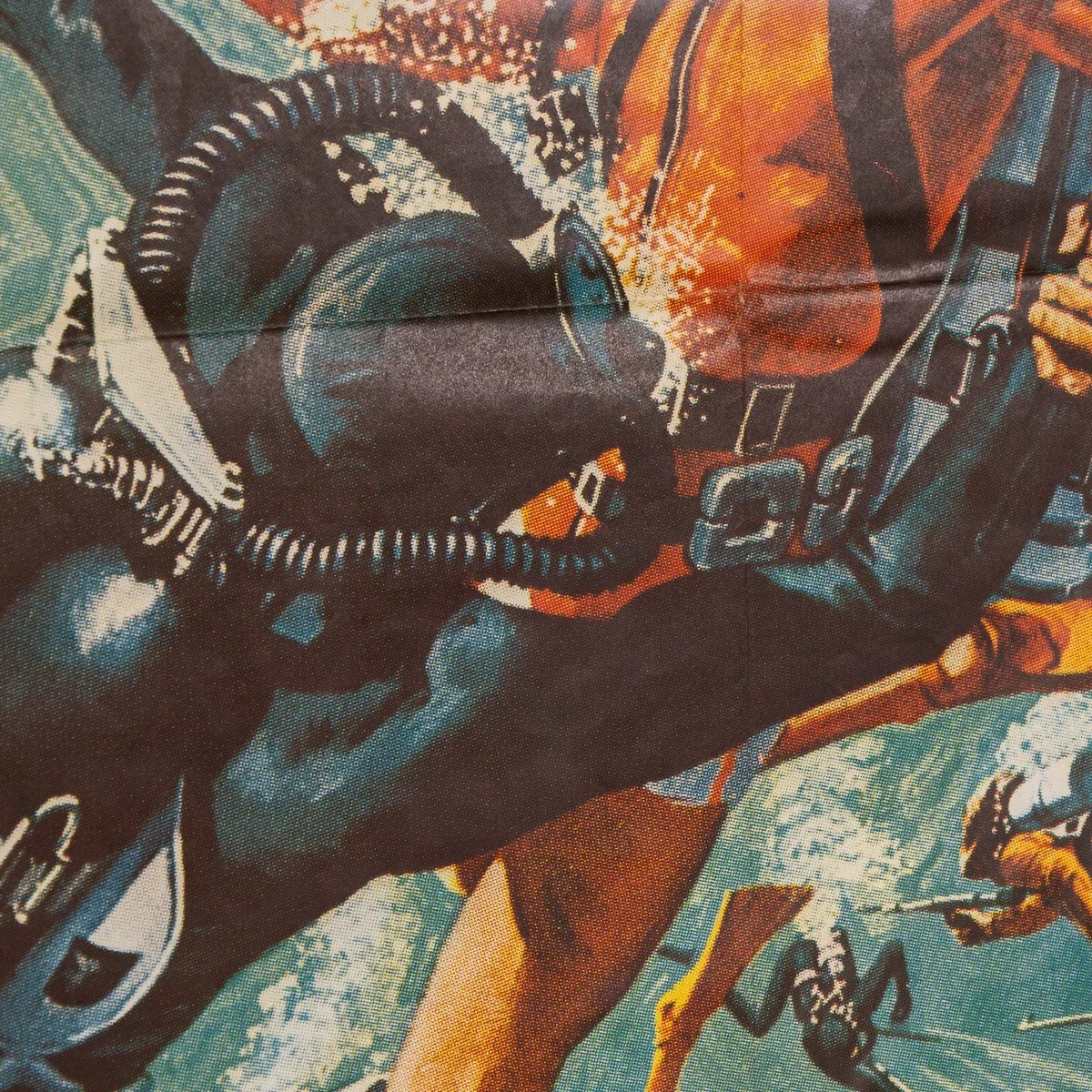 ORIGINAL FRENCH RE-RELEASE JAMES BOND 'THUNDERBALL' POSTER - 03.jpg