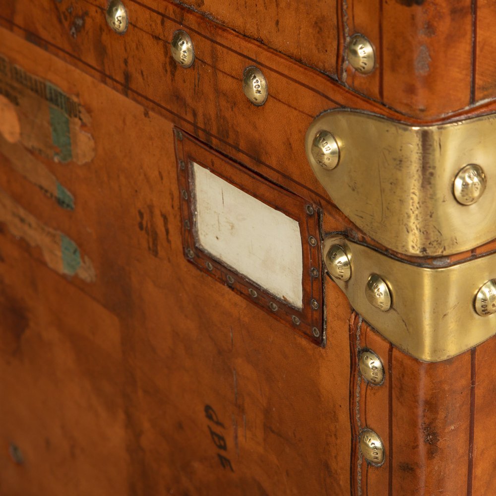 Louis Vuitton wardrobe leather trunk from the 19th century - Bozaart