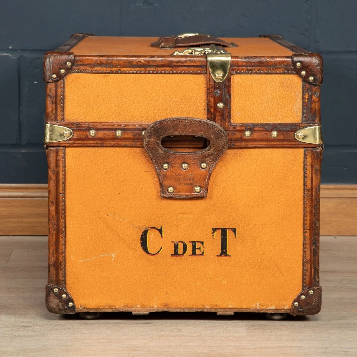 Pushkin Antiques - ANTIQUE 20thC LOUIS VUITTON %22IDEAL%22 TRUNK IN ORANGE %22VUITTONITE%22 CANVAS c.1900 - 06.jpg