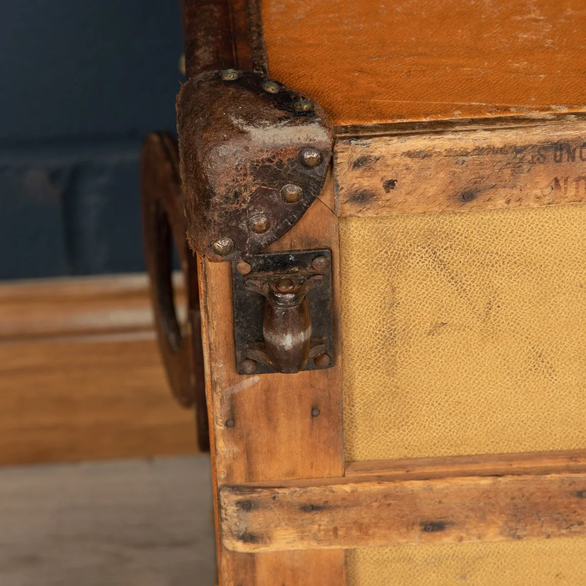 Pushkin Antiques - ANTIQUE 20thC LOUIS VUITTON %22IDEAL%22 TRUNK IN ORANGE %22VUITTONITE%22 CANVAS c.1900 - 34.jpg