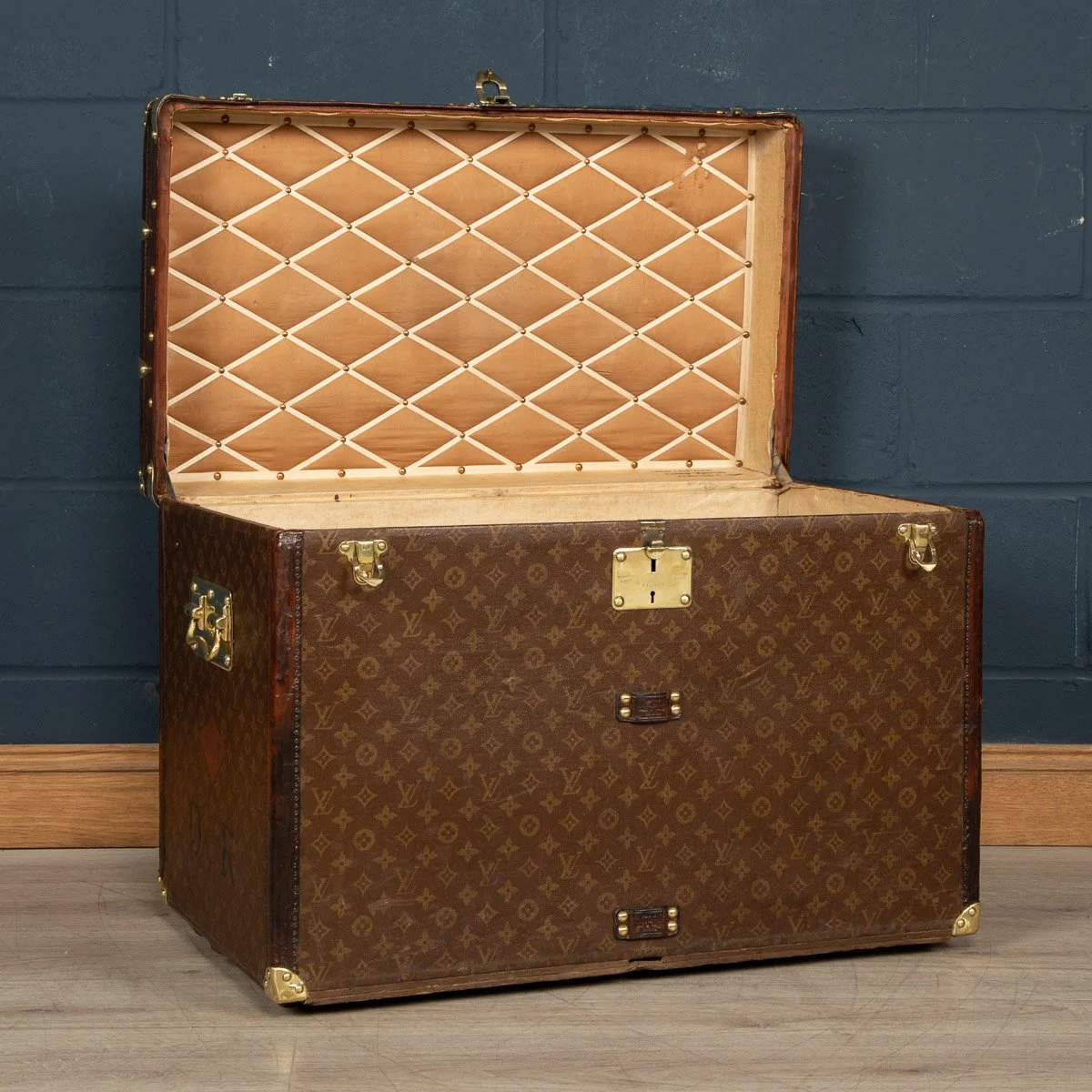 Pushkin Antiques - ANTIQUE 20thC VERY RARE LOUIS VUITTON HAT TRUNK c.1900 - 09.jpg