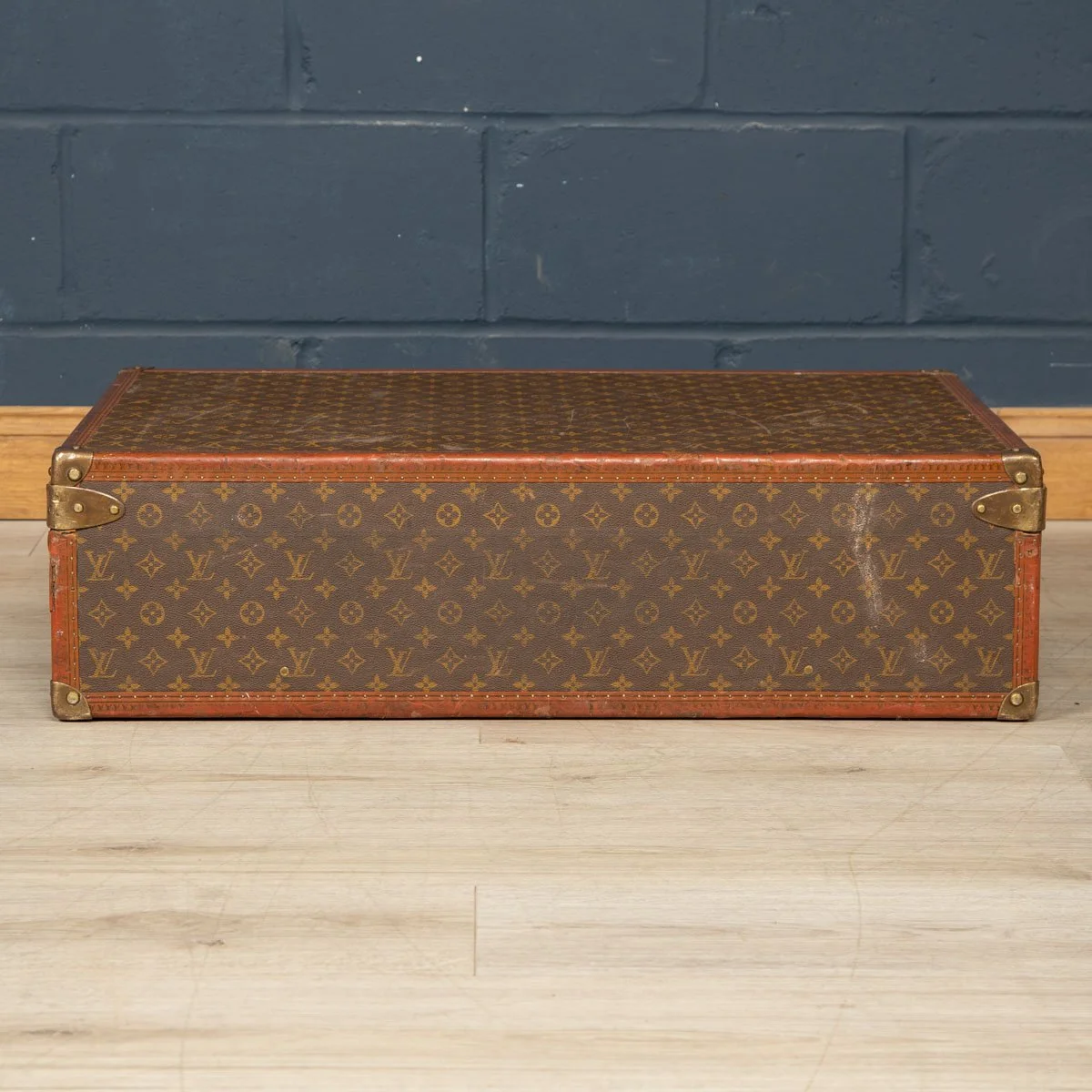 PUSHKIN ANTIQUES - LOUIS VUITTON SUITCASE IN MONOGRAM CANVAS, PARIS c.1970 - 18.jpg