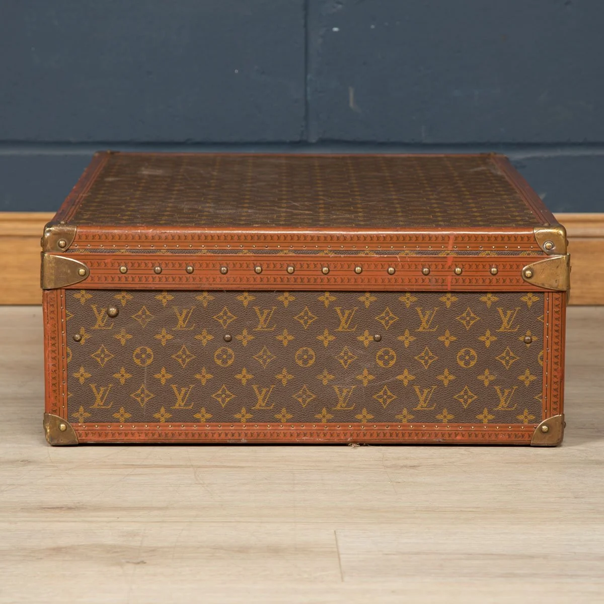 PUSHKIN ANTIQUES - LOUIS VUITTON SUITCASE IN MONOGRAM CANVAS, PARIS c.1970 - 19.jpg