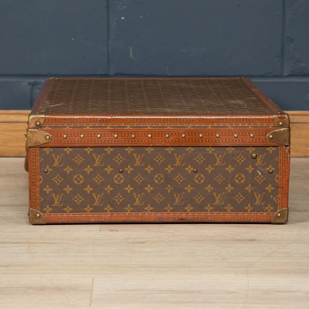PUSHKIN ANTIQUES - LOUIS VUITTON SUITCASE IN MONOGRAM CANVAS, PARIS c.1970 - 17.jpg