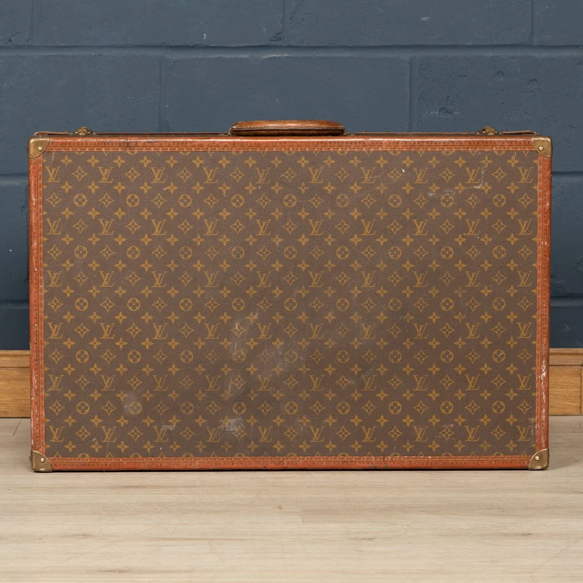 PUSHKIN ANTIQUES - LOUIS VUITTON SUITCASE IN MONOGRAM CANVAS, PARIS c.1970 - 21.jpg