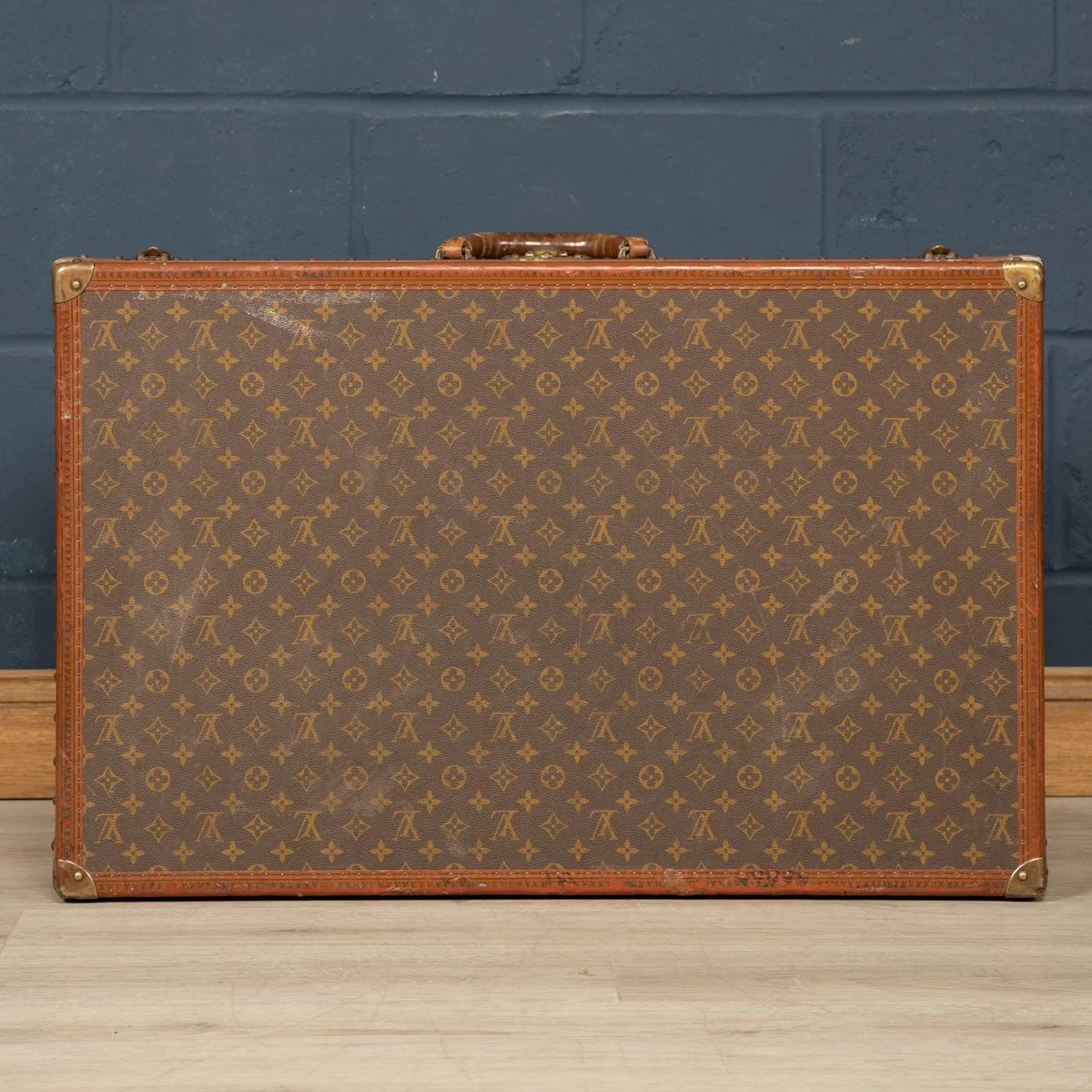 PUSHKIN ANTIQUES - LOUIS VUITTON SUITCASE IN MONOGRAM CANVAS, PARIS c.1970 - 20.jpg