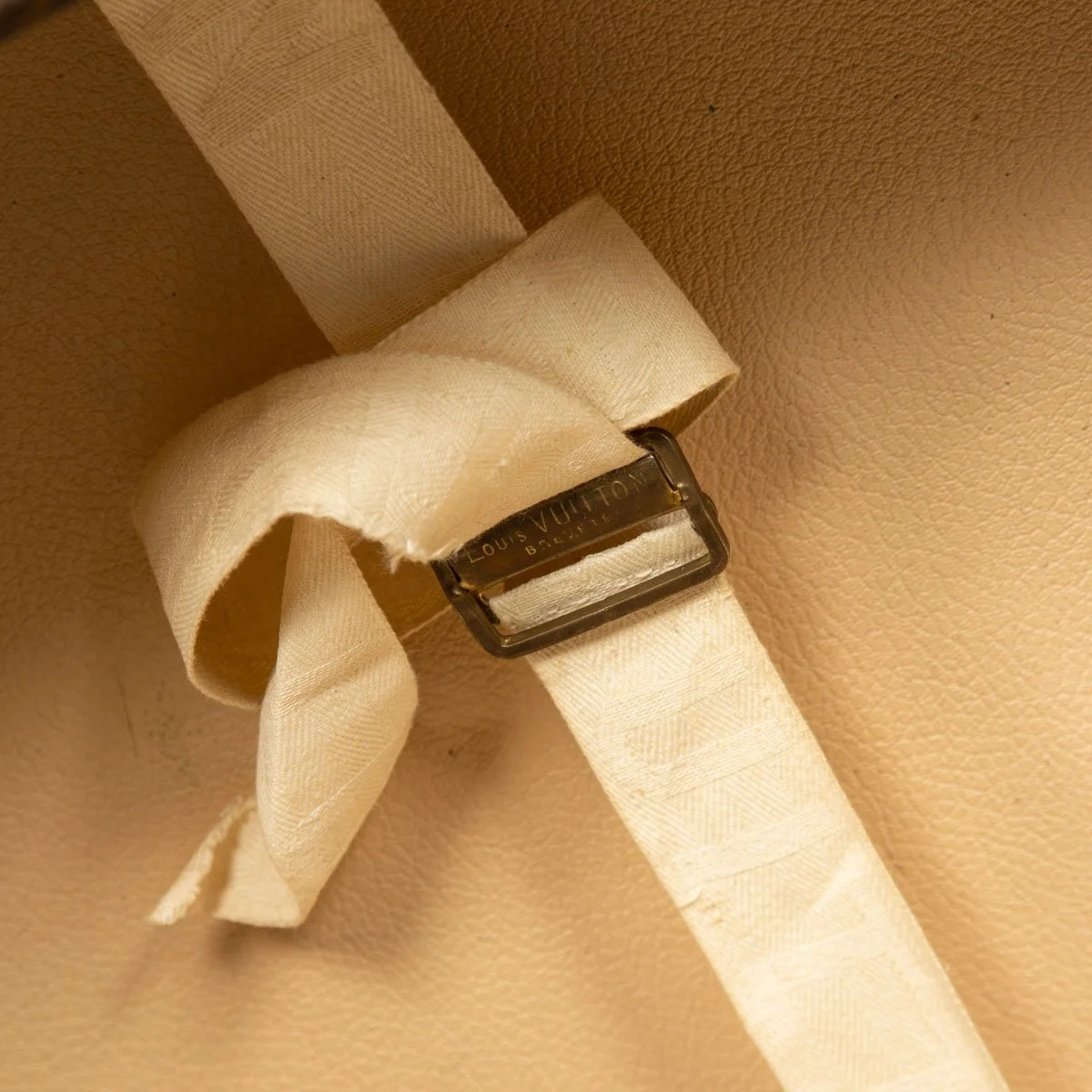 PUSHKIN ANTIQUES - LOUIS VUITTON SUITCASE IN MONOGRAM CANVAS, PARIS c.1970 - 26.jpg