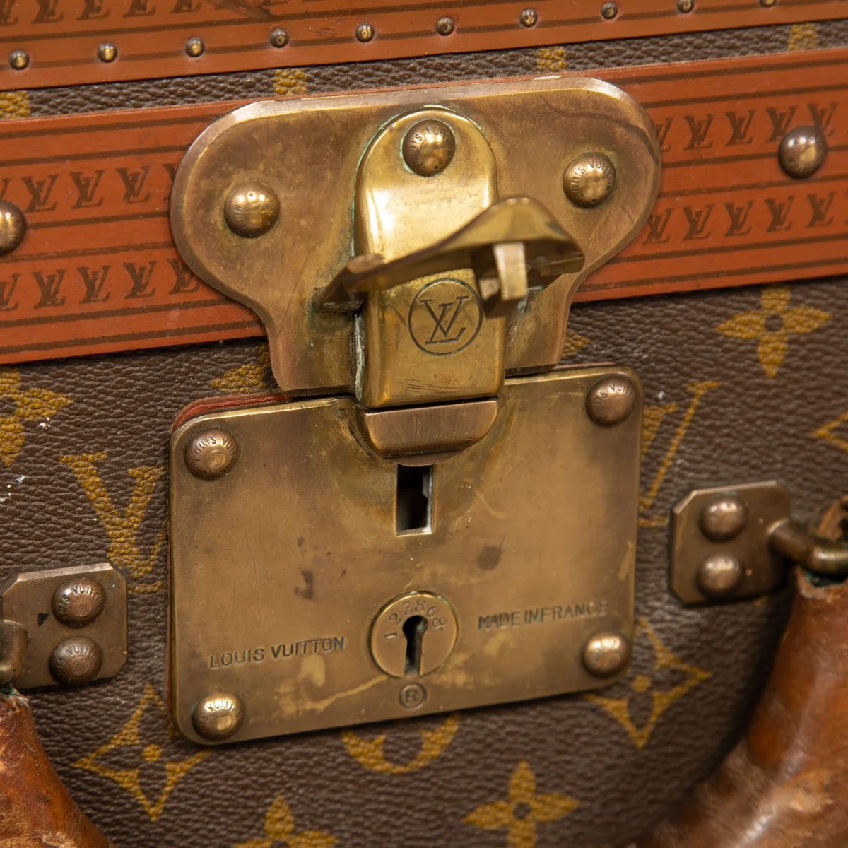PUSHKIN ANTIQUES - LOUIS VUITTON SUITCASE IN MONOGRAM CANVAS, PARIS c.1970 - 32.jpg