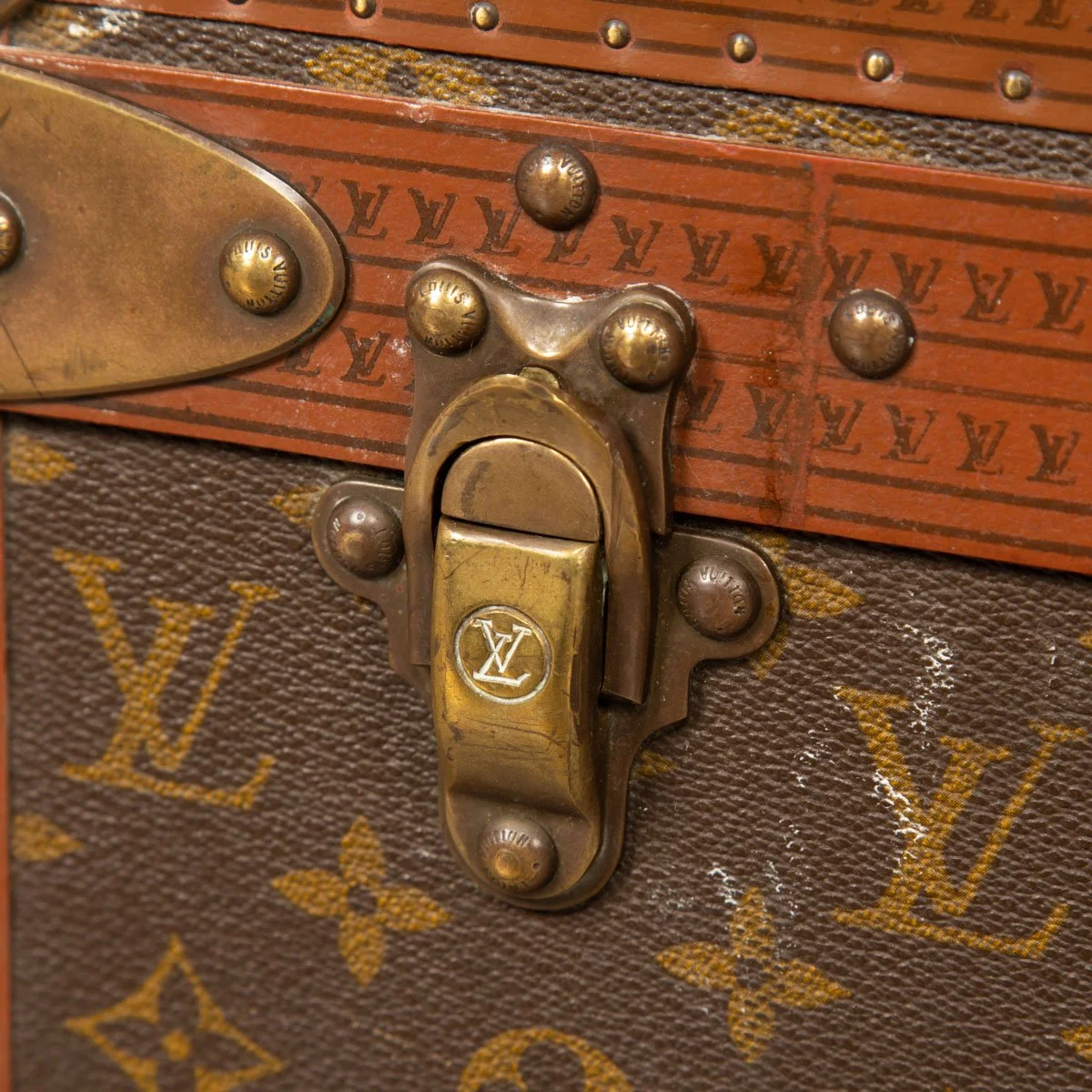 PUSHKIN ANTIQUES - LOUIS VUITTON SUITCASE IN MONOGRAM CANVAS, PARIS c.1970 - 33.jpg