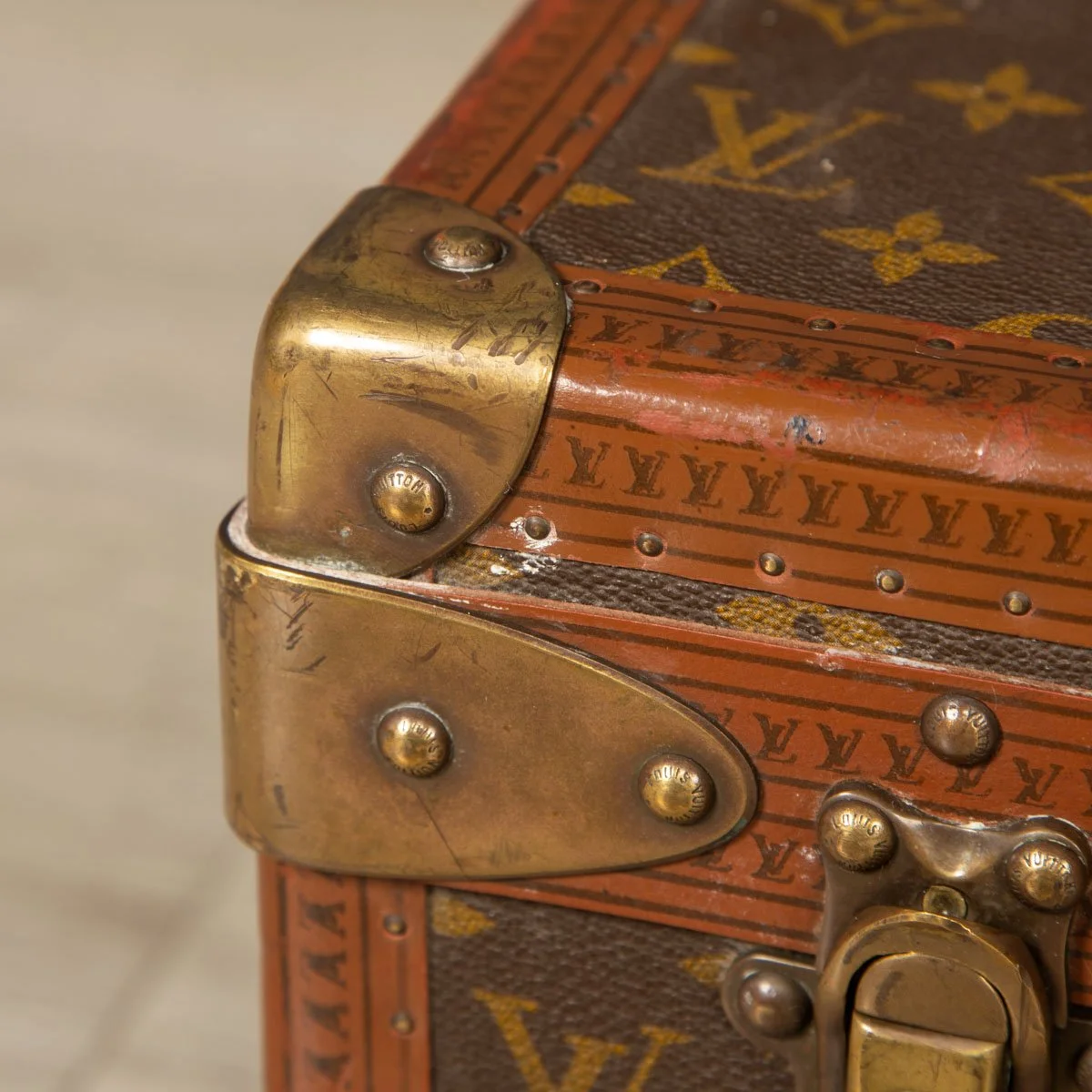 PUSHKIN ANTIQUES - LOUIS VUITTON SUITCASE IN MONOGRAM CANVAS, PARIS c.1970 - 34.jpg