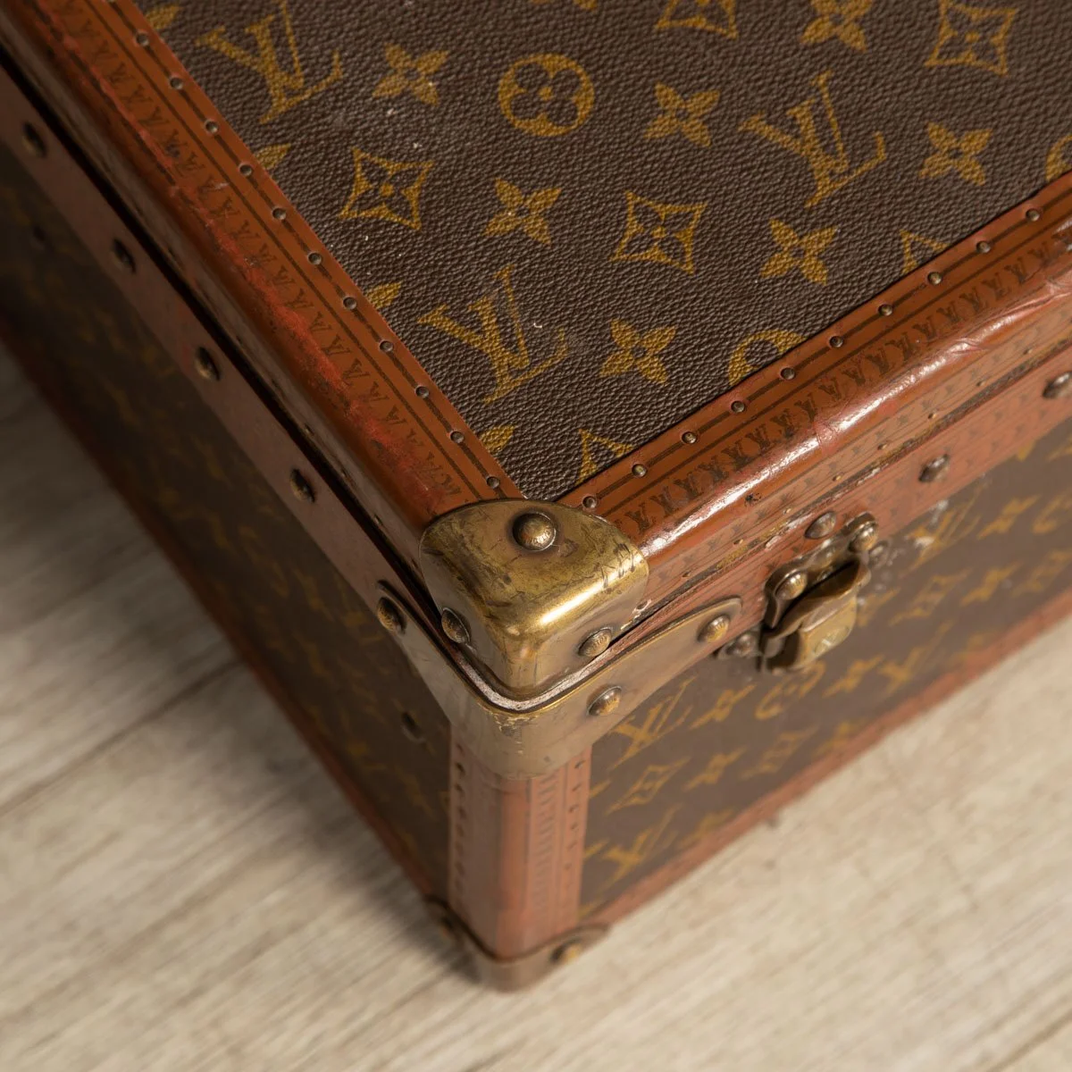 PUSHKIN ANTIQUES - LOUIS VUITTON SUITCASE IN MONOGRAM CANVAS, PARIS c.1970 - 40.jpg