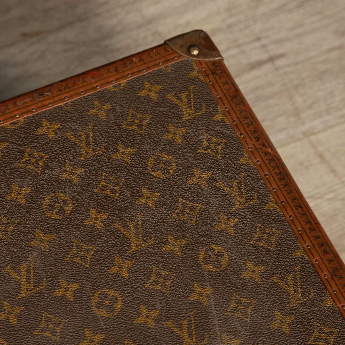 PUSHKIN ANTIQUES - LOUIS VUITTON SUITCASE IN MONOGRAM CANVAS, PARIS c.1970 - 39.jpg
