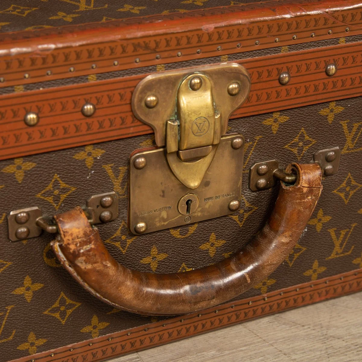 PUSHKIN ANTIQUES - LOUIS VUITTON SUITCASE IN MONOGRAM CANVAS, PARIS c.1970 - 36.jpg
