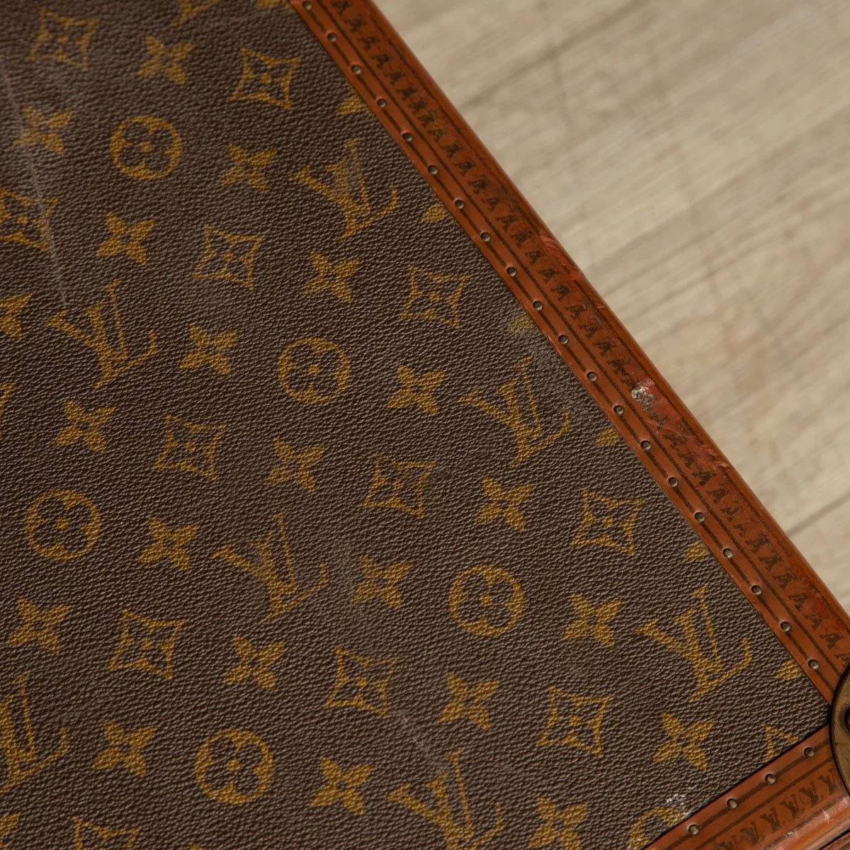 PUSHKIN ANTIQUES - LOUIS VUITTON SUITCASE IN MONOGRAM CANVAS, PARIS c.1970 - 38.jpg