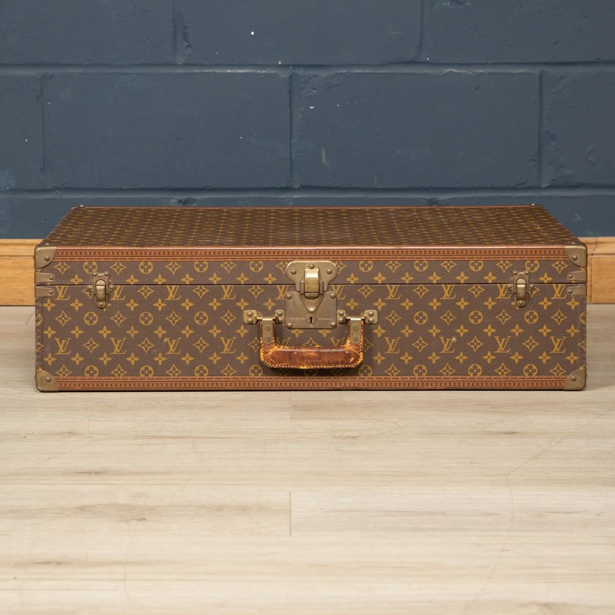 PUSHKIN ANTIQUES - LOUIS VUITTON SUITCASE IN MONOGRAM CANVAS, PARIS c.1970 2 - 16.jpg