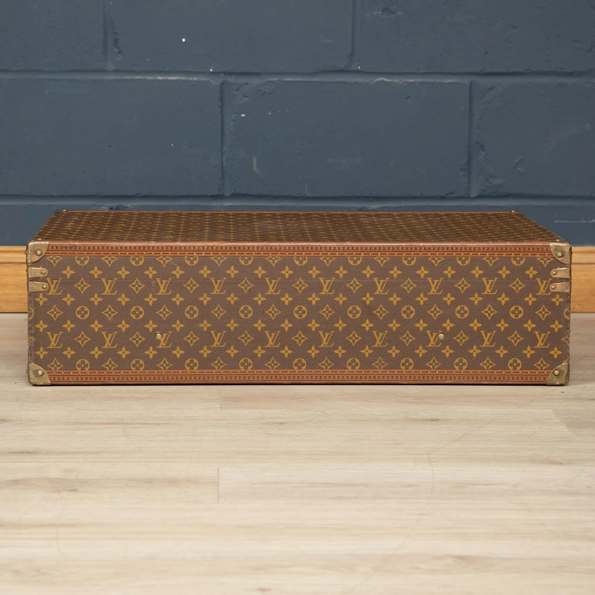 PUSHKIN ANTIQUES - LOUIS VUITTON SUITCASE IN MONOGRAM CANVAS, PARIS c.1970 2 - 18.jpg