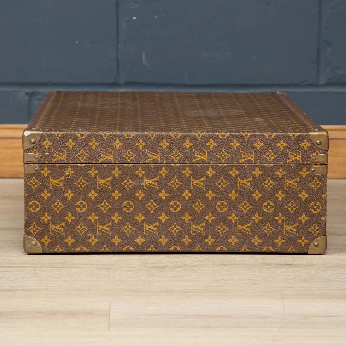 PUSHKIN ANTIQUES - LOUIS VUITTON SUITCASE IN MONOGRAM CANVAS, PARIS c.1970 2 - 19.jpg