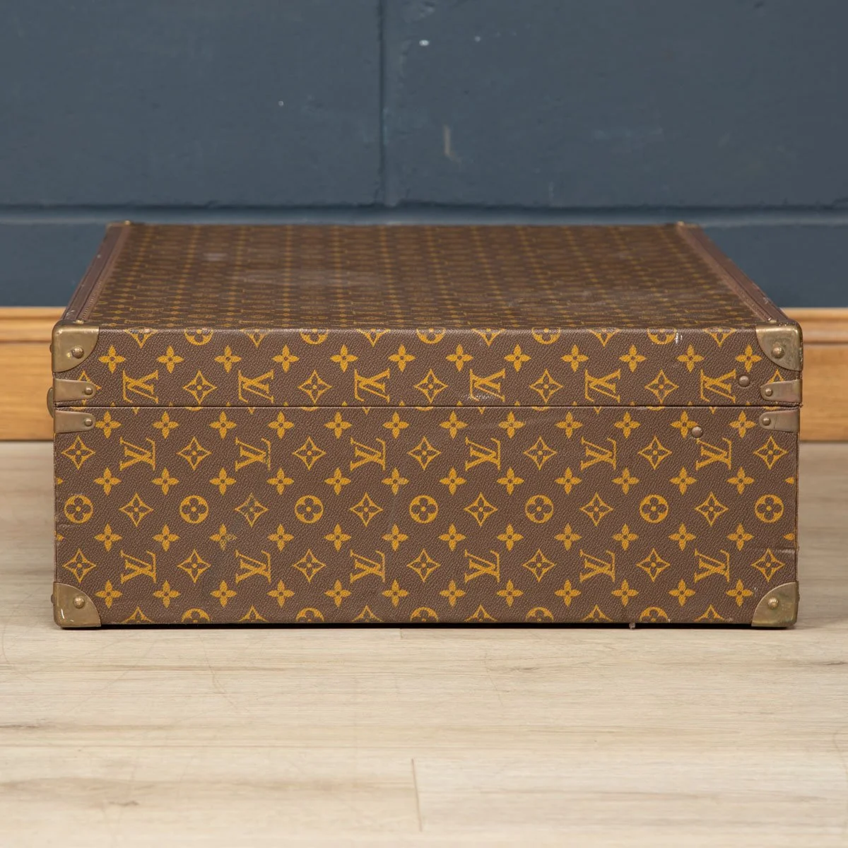 PUSHKIN ANTIQUES - LOUIS VUITTON SUITCASE IN MONOGRAM CANVAS, PARIS c.1970 2 - 17.jpg