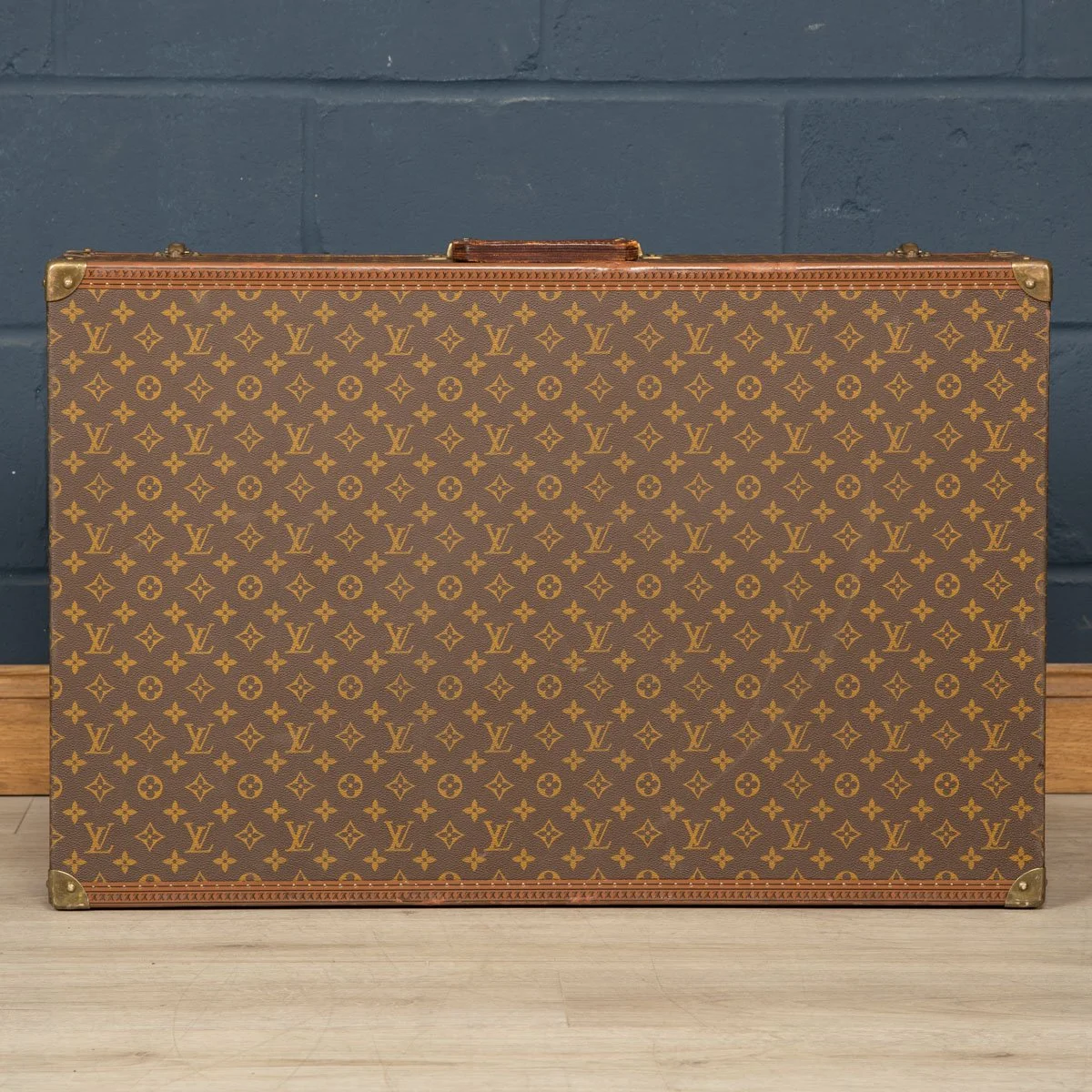 PUSHKIN ANTIQUES - LOUIS VUITTON SUITCASE IN MONOGRAM CANVAS, PARIS c.1970 2 - 21.jpg