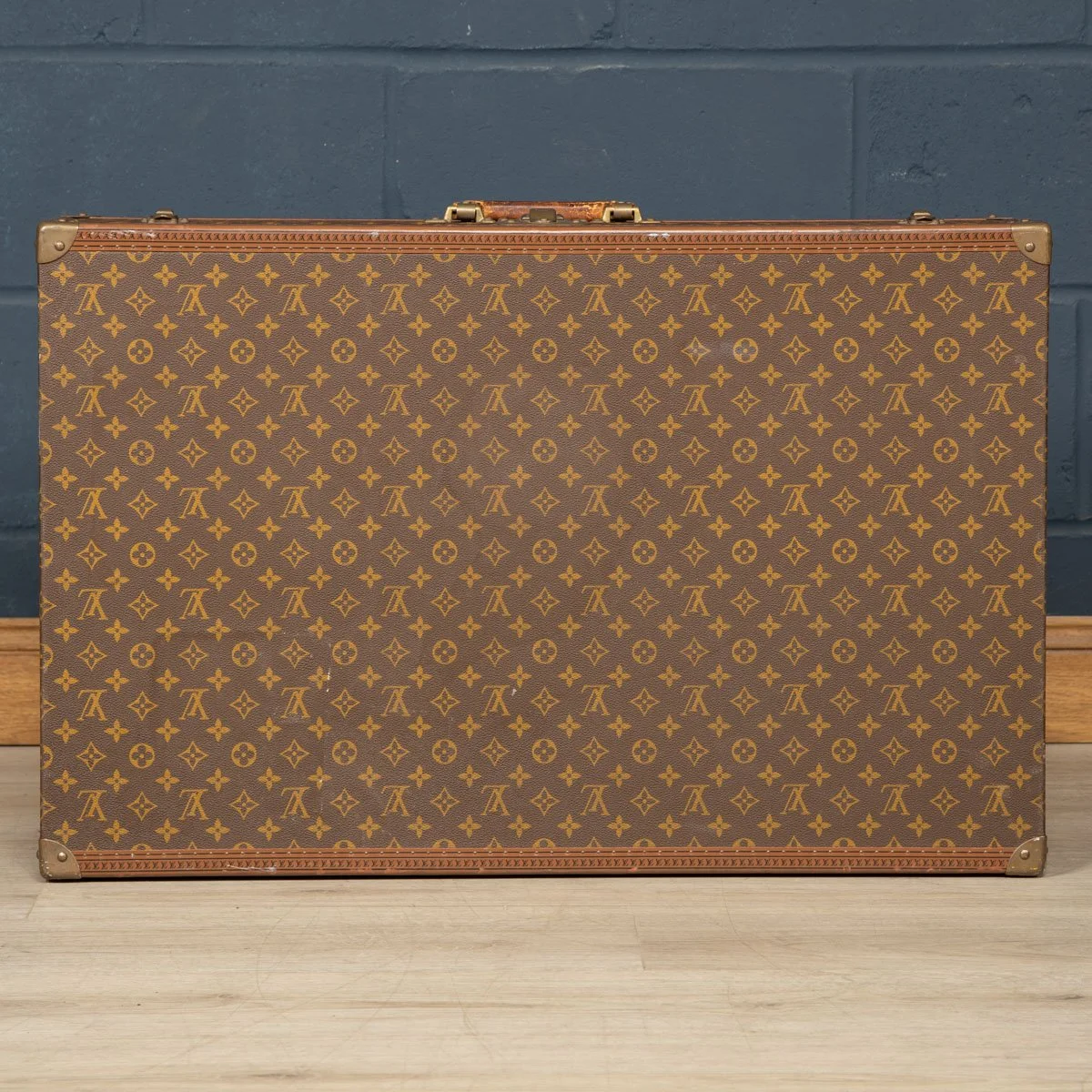 PUSHKIN ANTIQUES - LOUIS VUITTON SUITCASE IN MONOGRAM CANVAS, PARIS c.1970 2 - 20.jpg