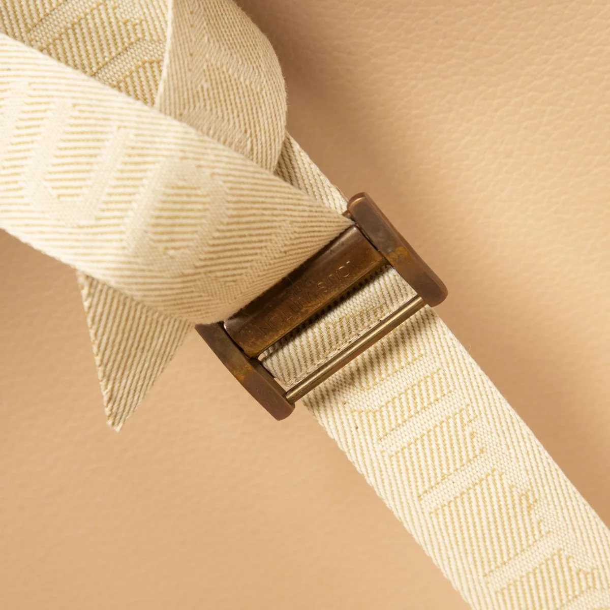 PUSHKIN ANTIQUES - LOUIS VUITTON SUITCASE IN MONOGRAM CANVAS, PARIS c.1970 2 - 24.jpg