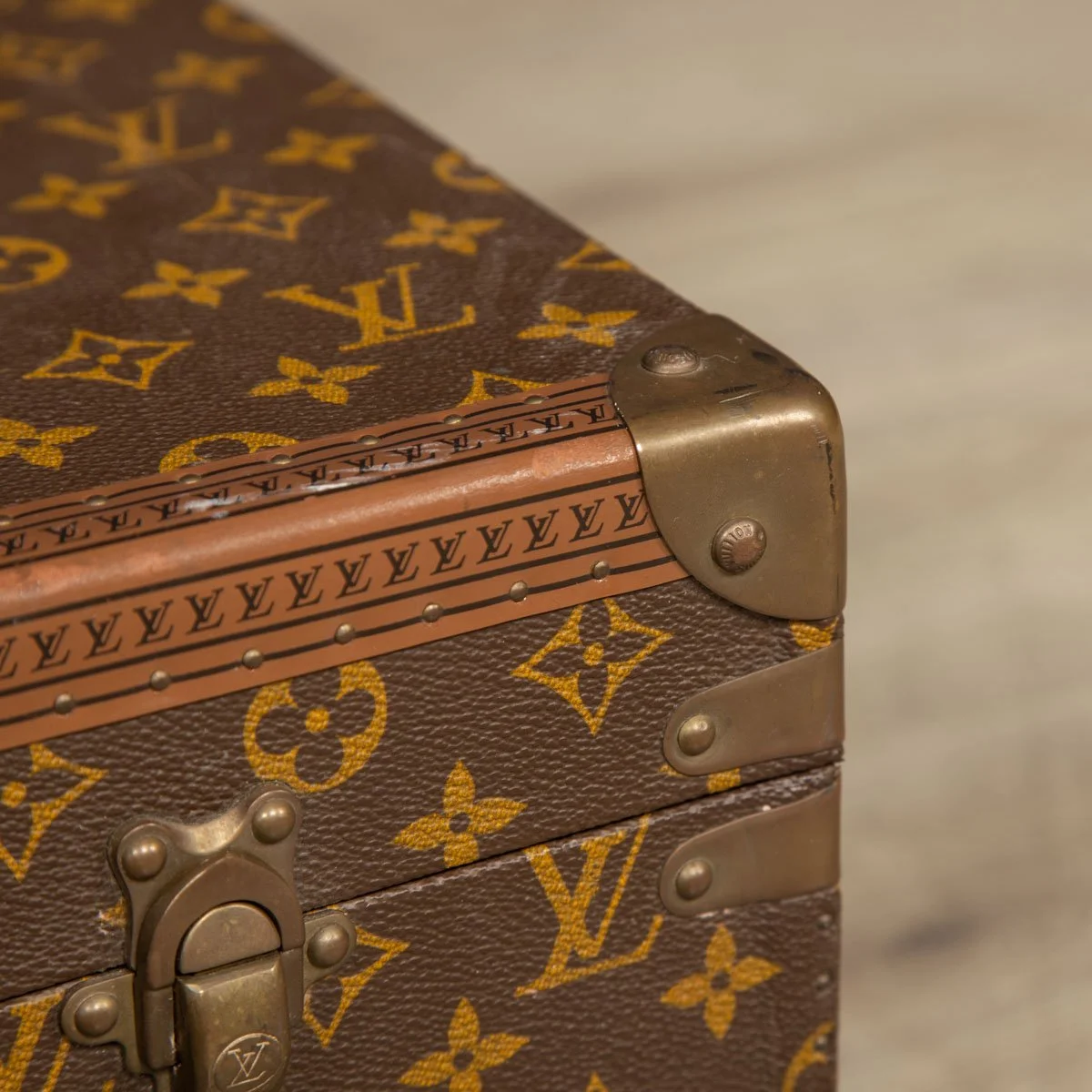 PUSHKIN ANTIQUES - LOUIS VUITTON SUITCASE IN MONOGRAM CANVAS, PARIS c.1970 2 - 27.jpg