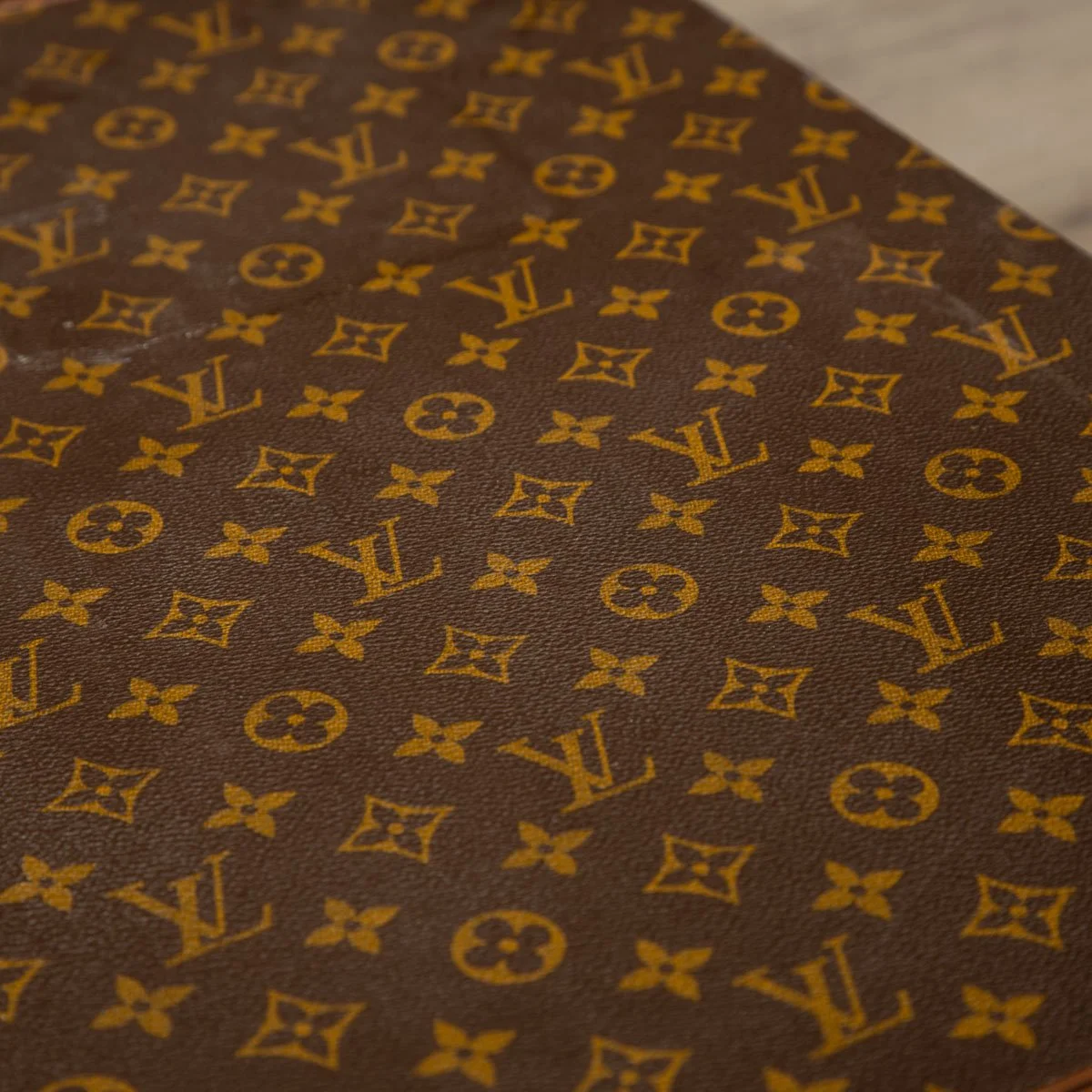 PUSHKIN ANTIQUES - LOUIS VUITTON SUITCASE IN MONOGRAM CANVAS, PARIS c.1970 2 - 26.jpg