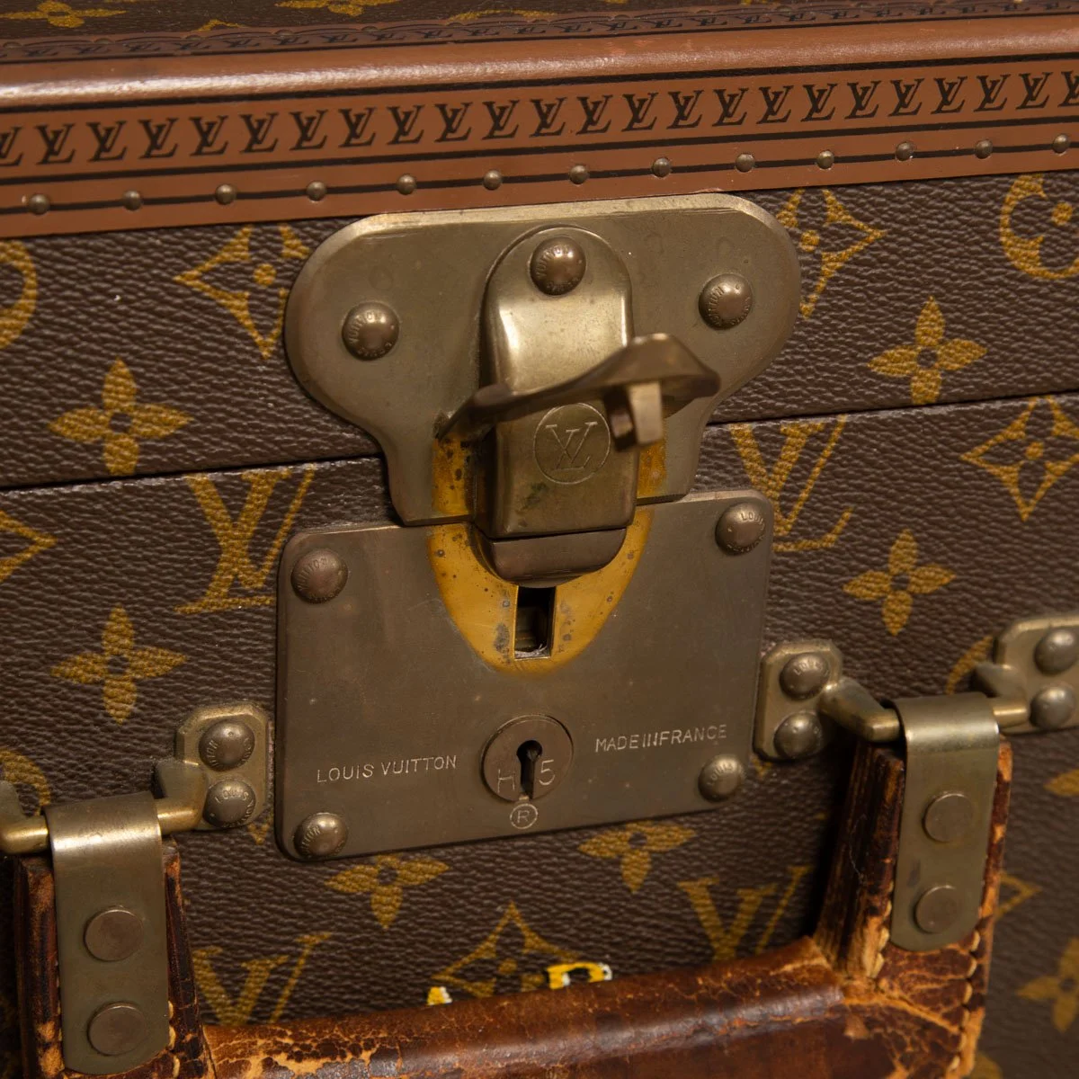 PUSHKIN ANTIQUES - LOUIS VUITTON SUITCASE IN MONOGRAM CANVAS, PARIS c.1970 2 - 29.jpg