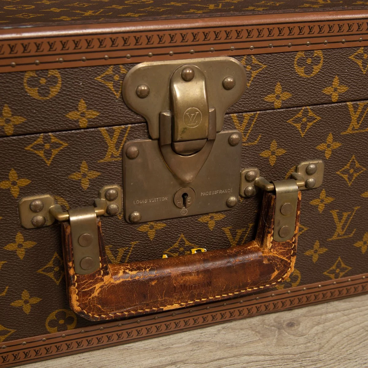 PUSHKIN ANTIQUES - LOUIS VUITTON SUITCASE IN MONOGRAM CANVAS, PARIS c.1970 2 - 30.jpg