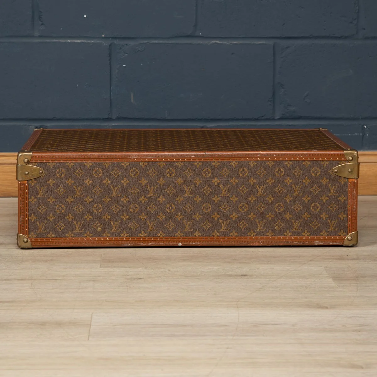PUSHKIN ANTIQUES - LOUIS VUITTON SUITCASE IN MONOGRAM CANVAS, PARIS c.1970 3 - 18.jpg
