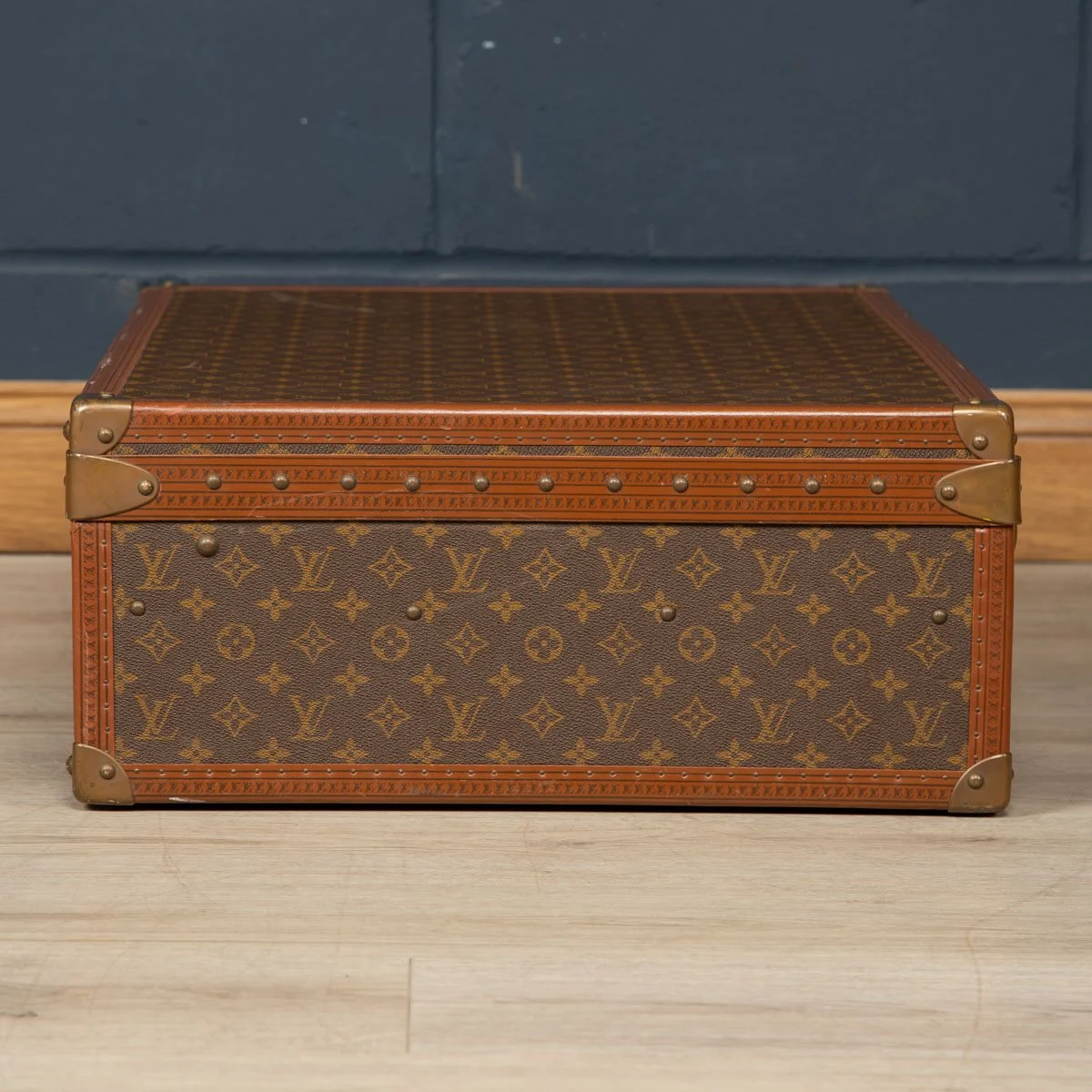 PUSHKIN ANTIQUES - LOUIS VUITTON SUITCASE IN MONOGRAM CANVAS, PARIS c.1970 3 - 19.jpg