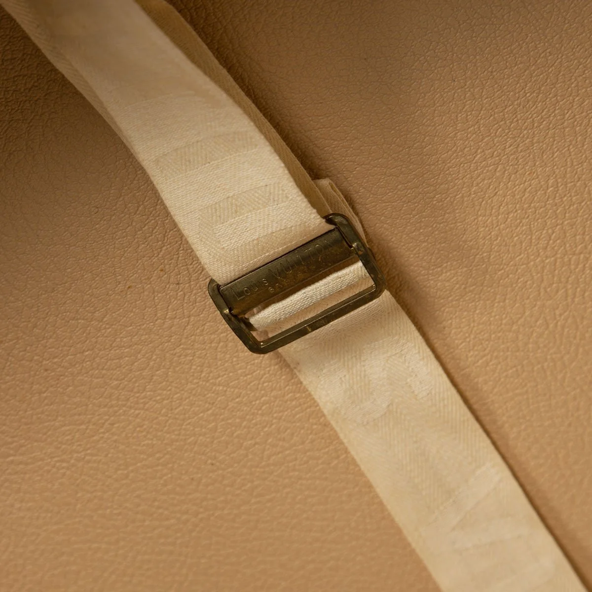 PUSHKIN ANTIQUES - LOUIS VUITTON SUITCASE IN MONOGRAM CANVAS, PARIS c.1970 3 - 24.jpg